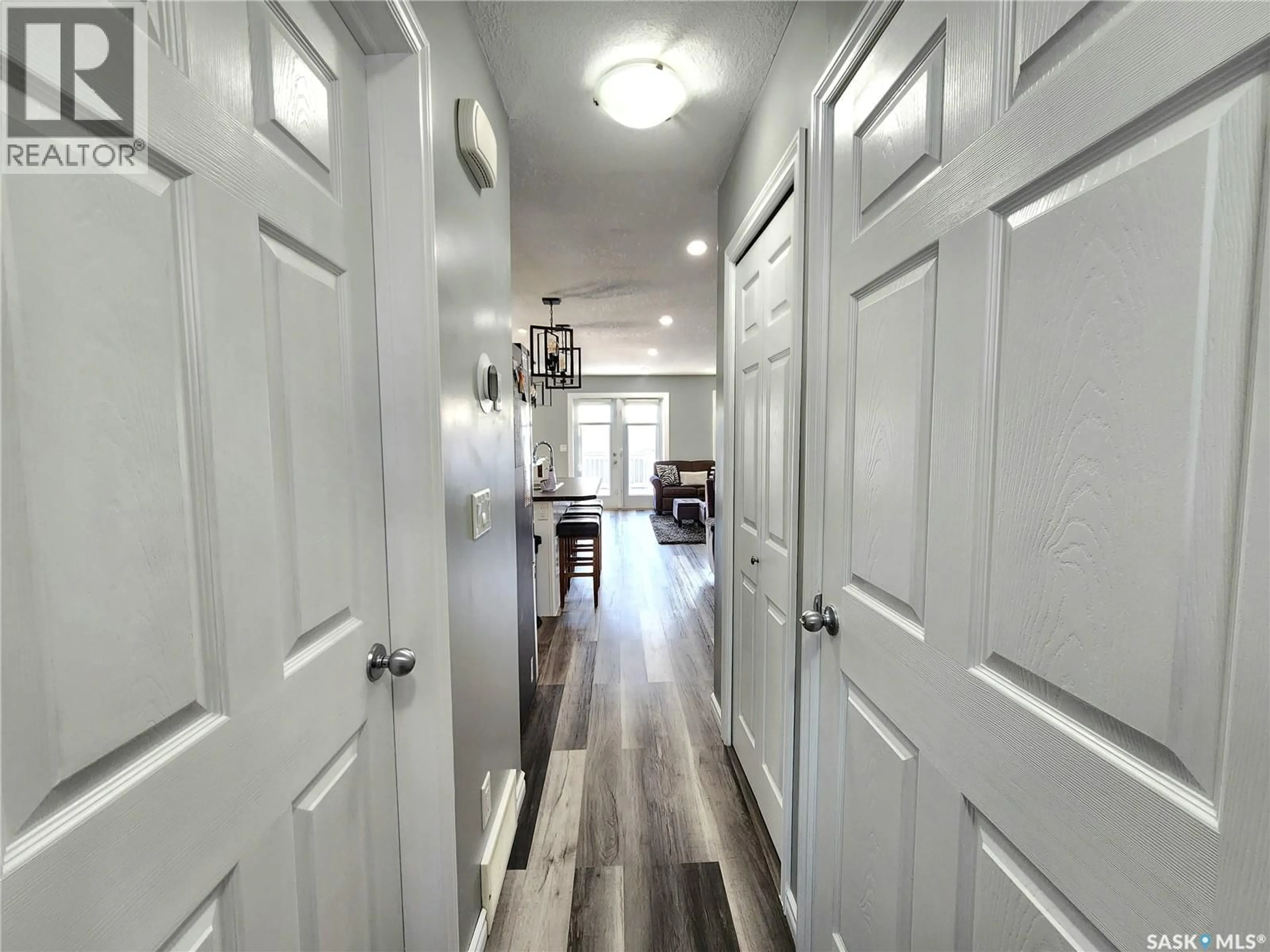 Indoor entryway for 405 LORNE STREET, Regina Saskatchewan S4R2J5