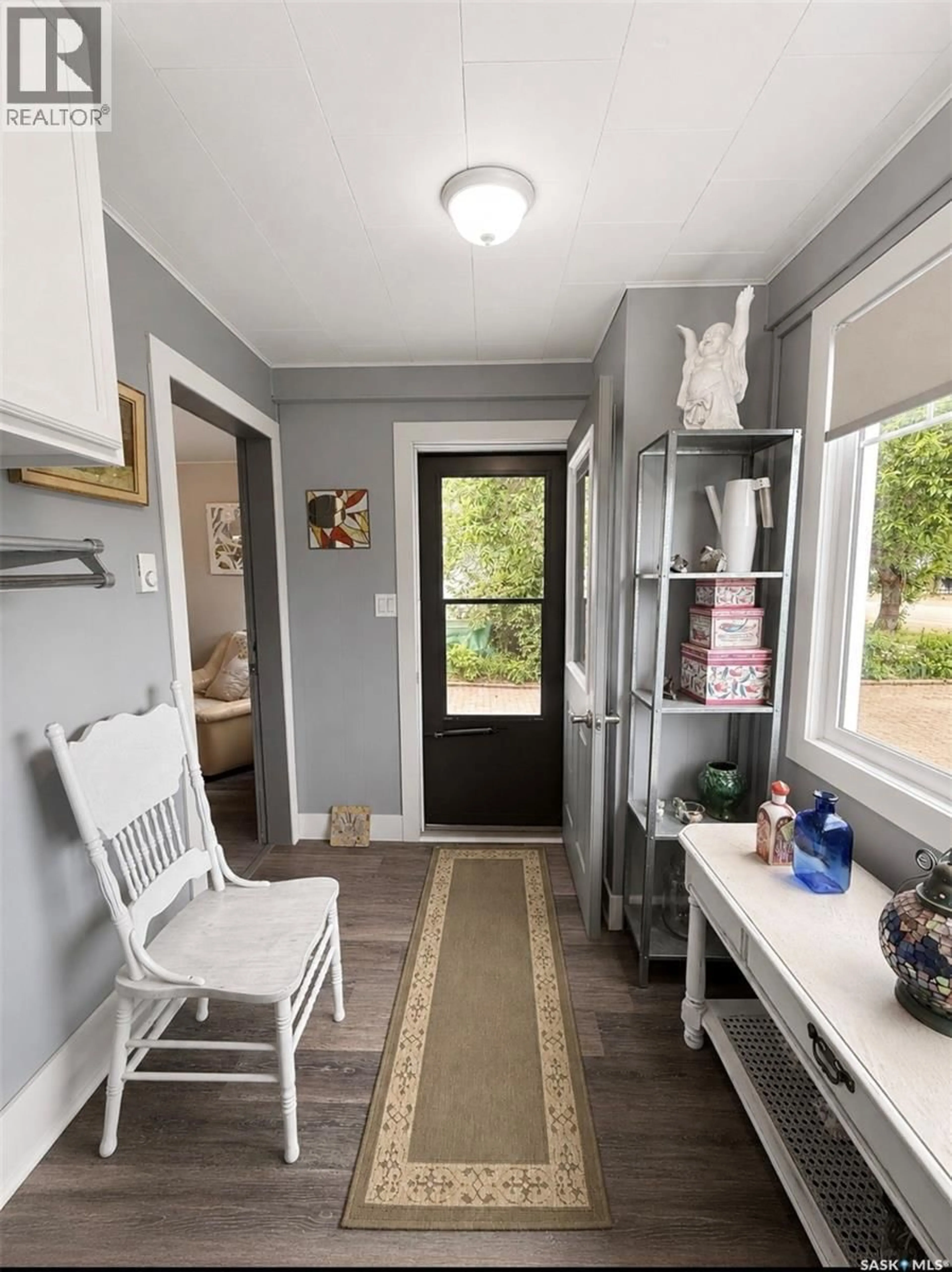 Indoor entryway for 107 4TH AVENUE, Lucky Lake Saskatchewan S0L1Z0