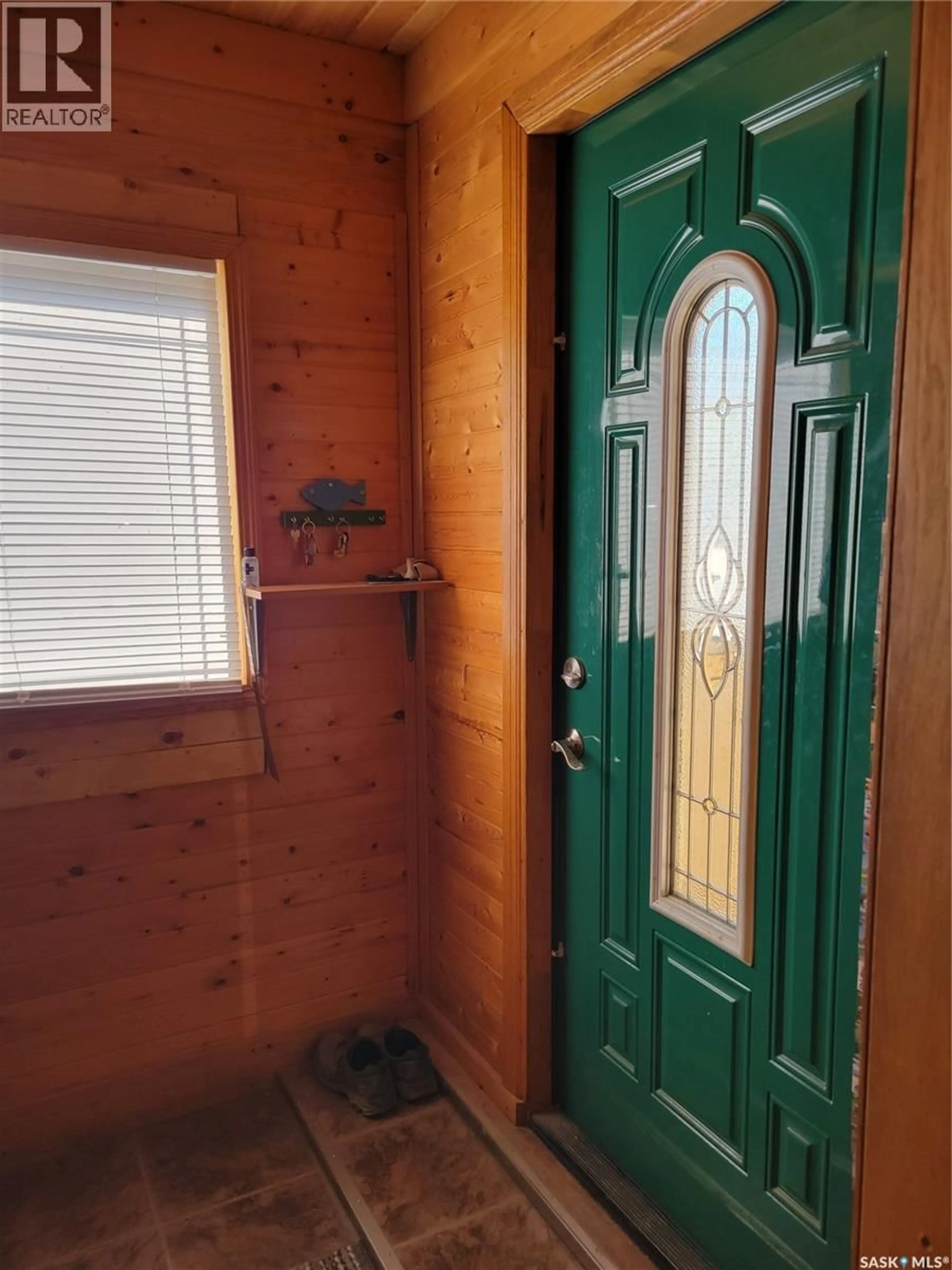 Indoor entryway for 1517 3RD STREET, Estevan Saskatchewan S4A0S5