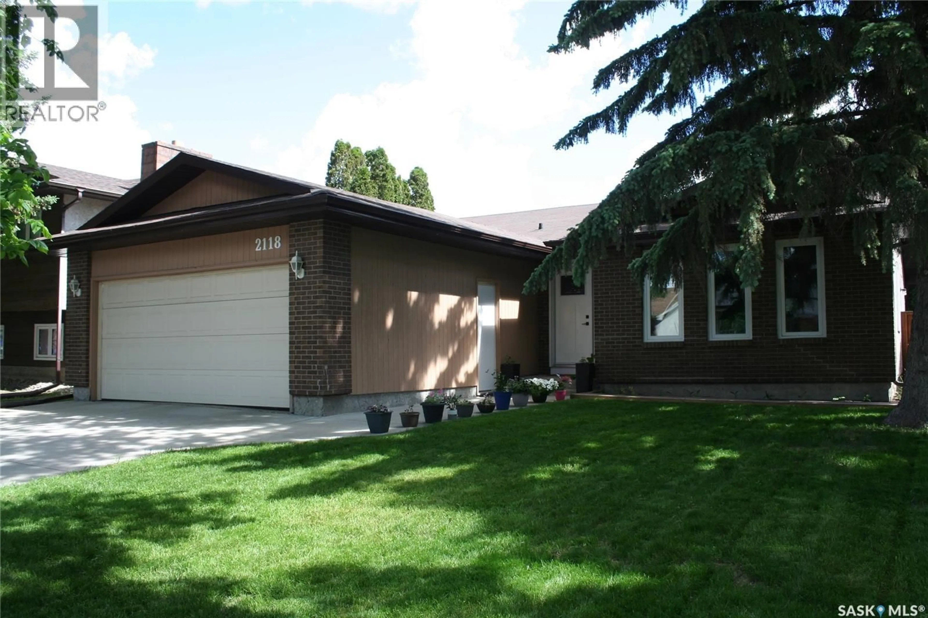Home with vinyl exterior material, street for 2118 ELDERKIN DRIVE, Regina Saskatchewan S4V1N7