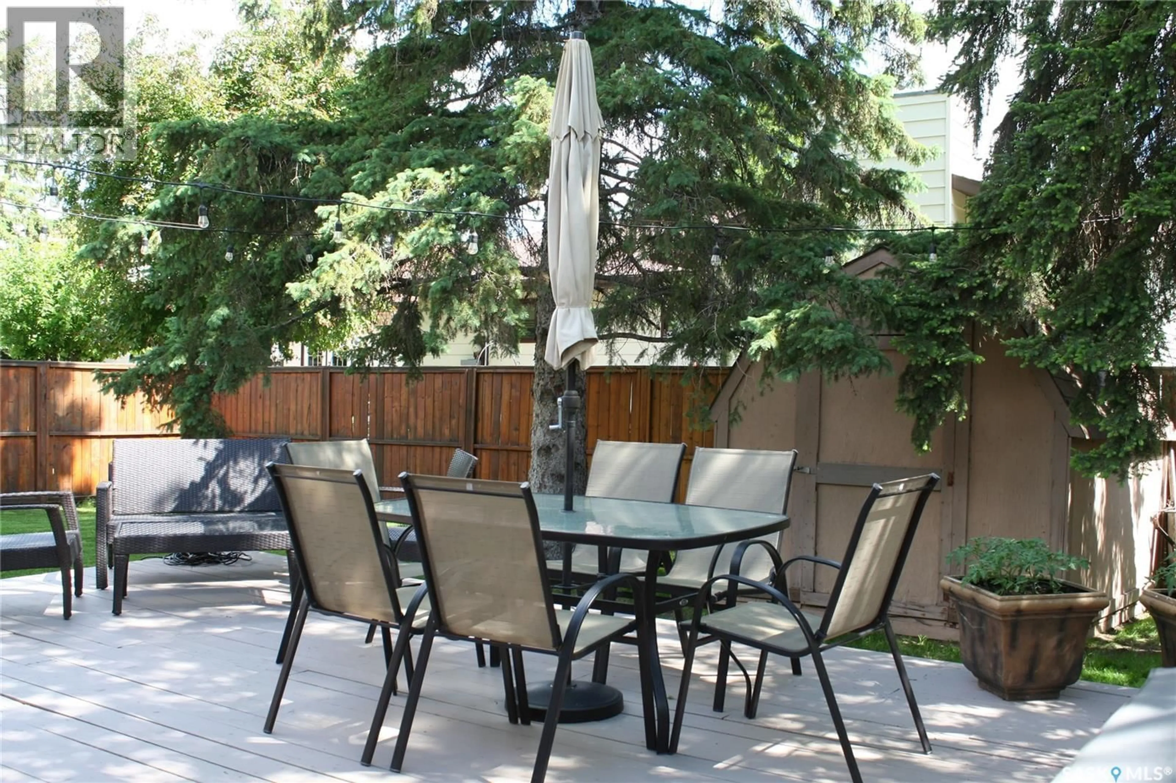 Patio, street for 2118 ELDERKIN DRIVE, Regina Saskatchewan S4V1N7