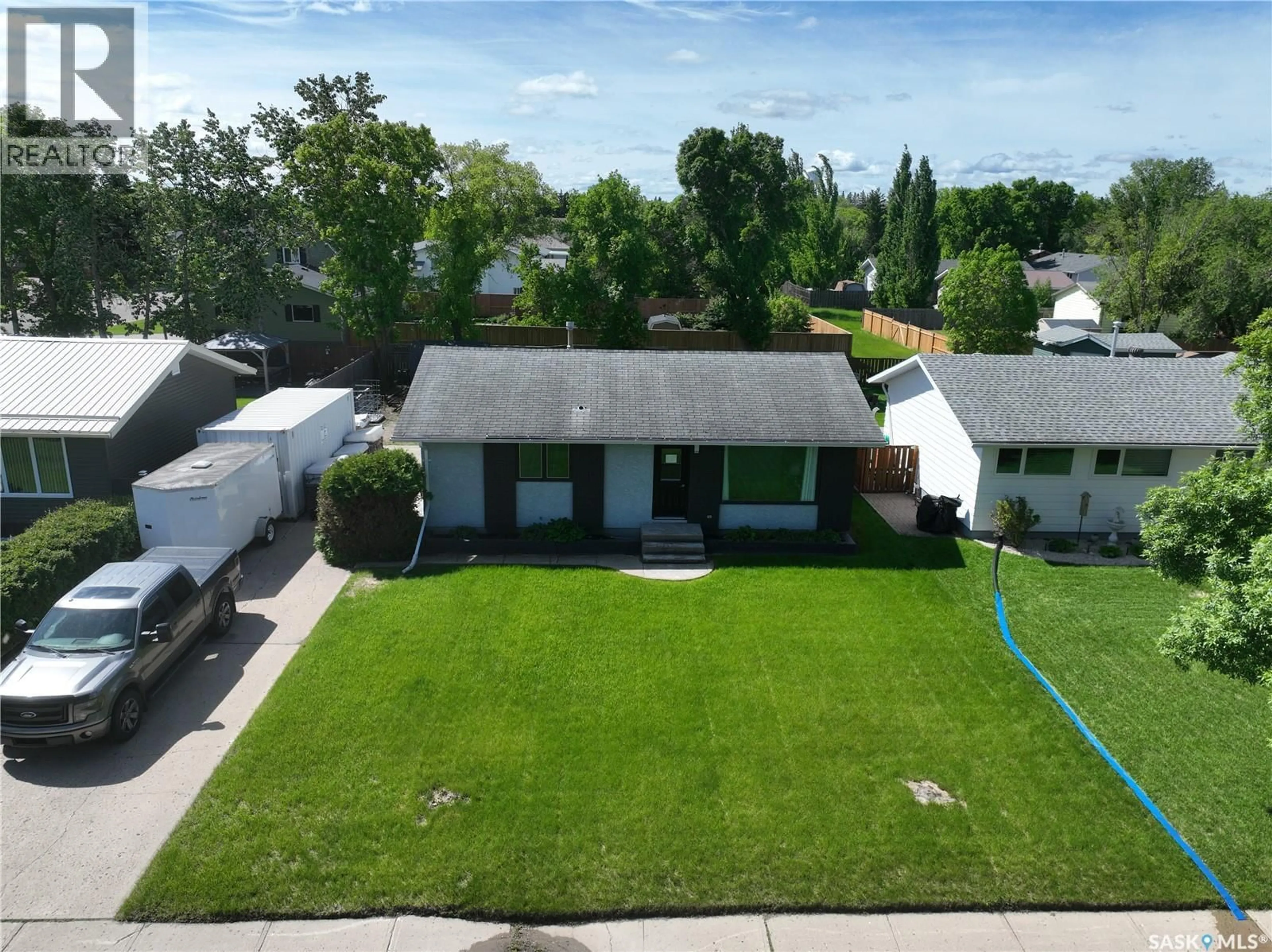 A pic from outside/outdoor area/front of a property/back of a property/a pic from drone, street for 915 MAPLE DRIVE, Esterhazy Saskatchewan S0A0X0