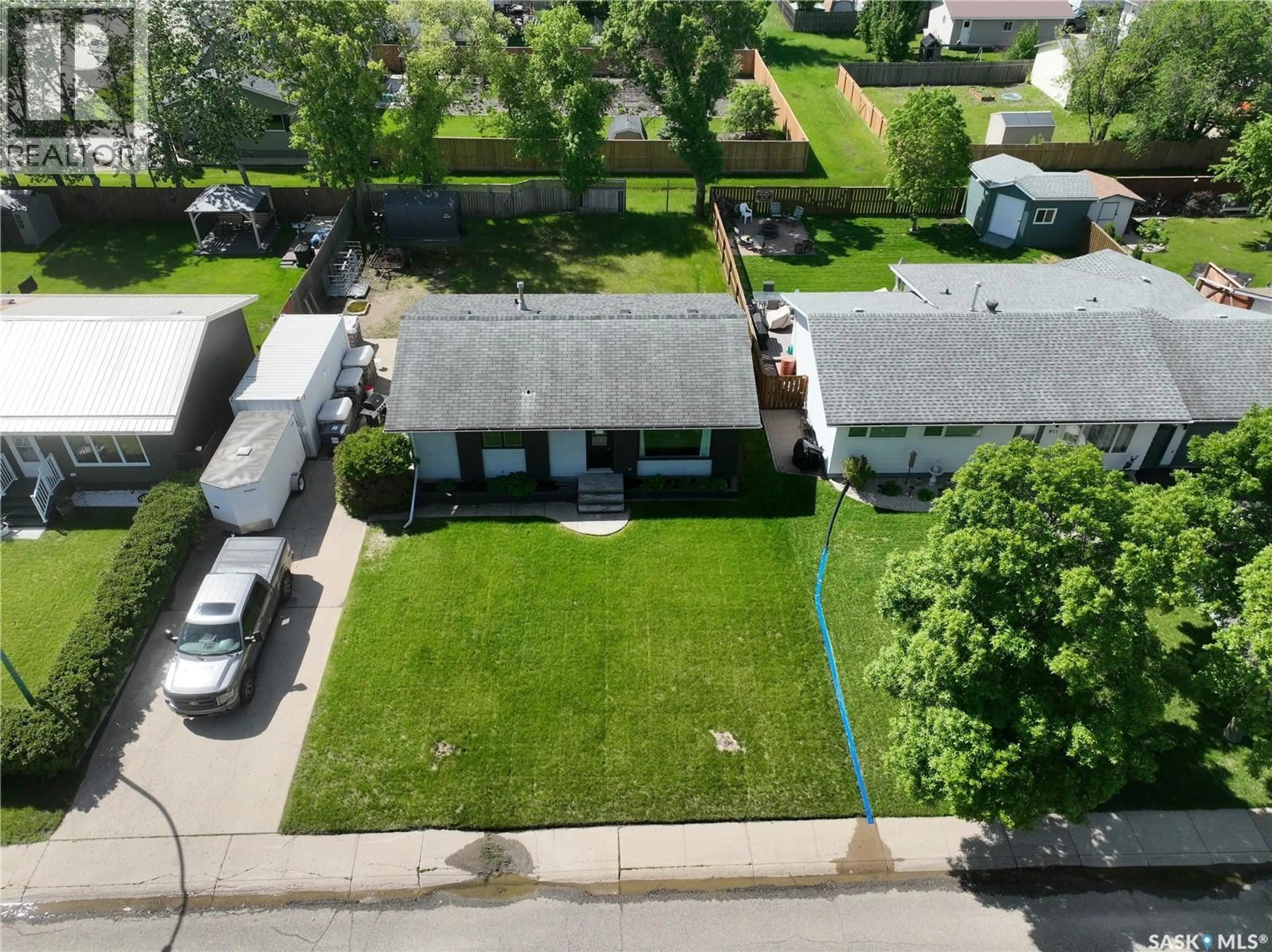 A pic from outside/outdoor area/front of a property/back of a property/a pic from drone, street for 915 MAPLE DRIVE, Esterhazy Saskatchewan S0A0X0