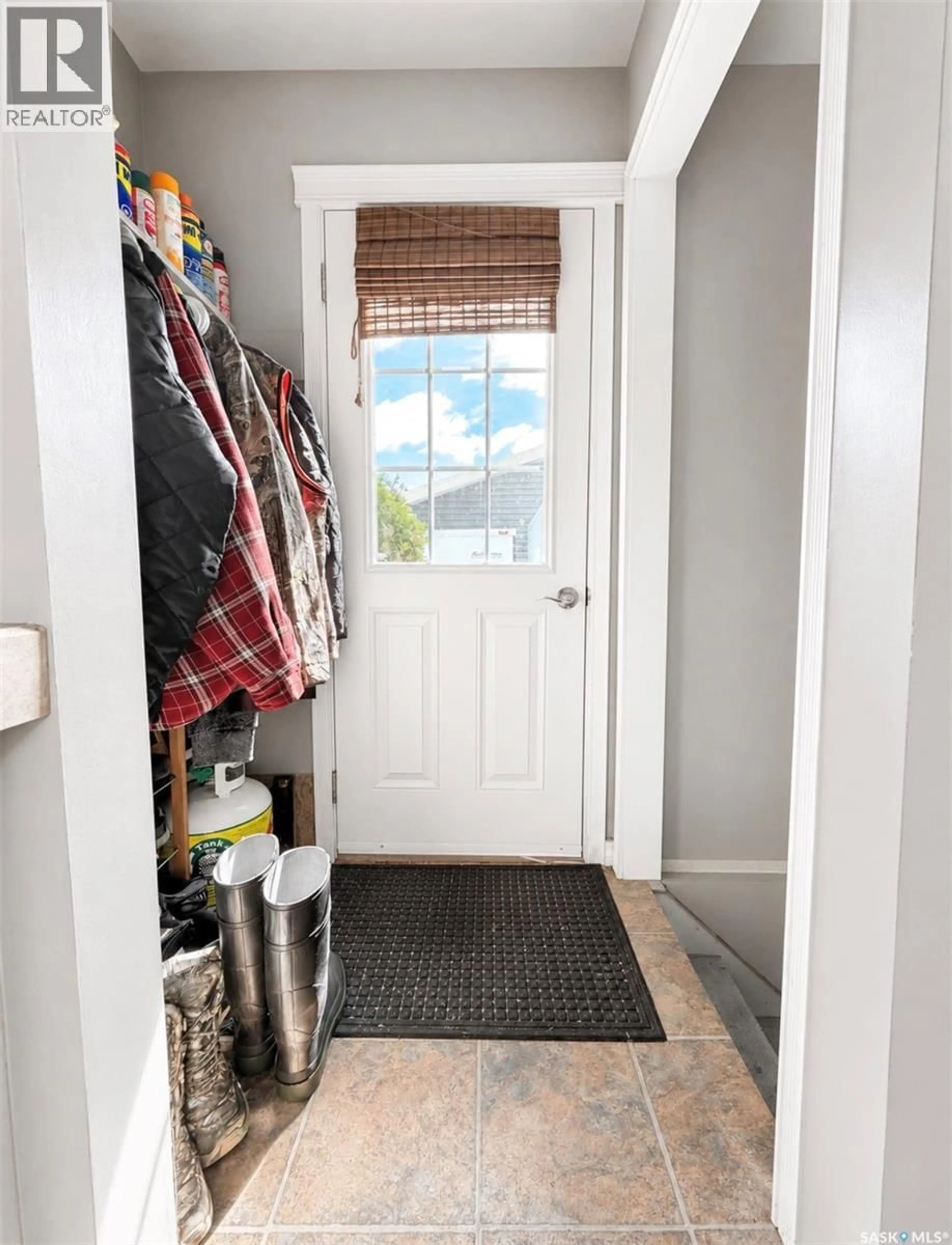Indoor entryway for 915 MAPLE DRIVE, Esterhazy Saskatchewan S0A0X0