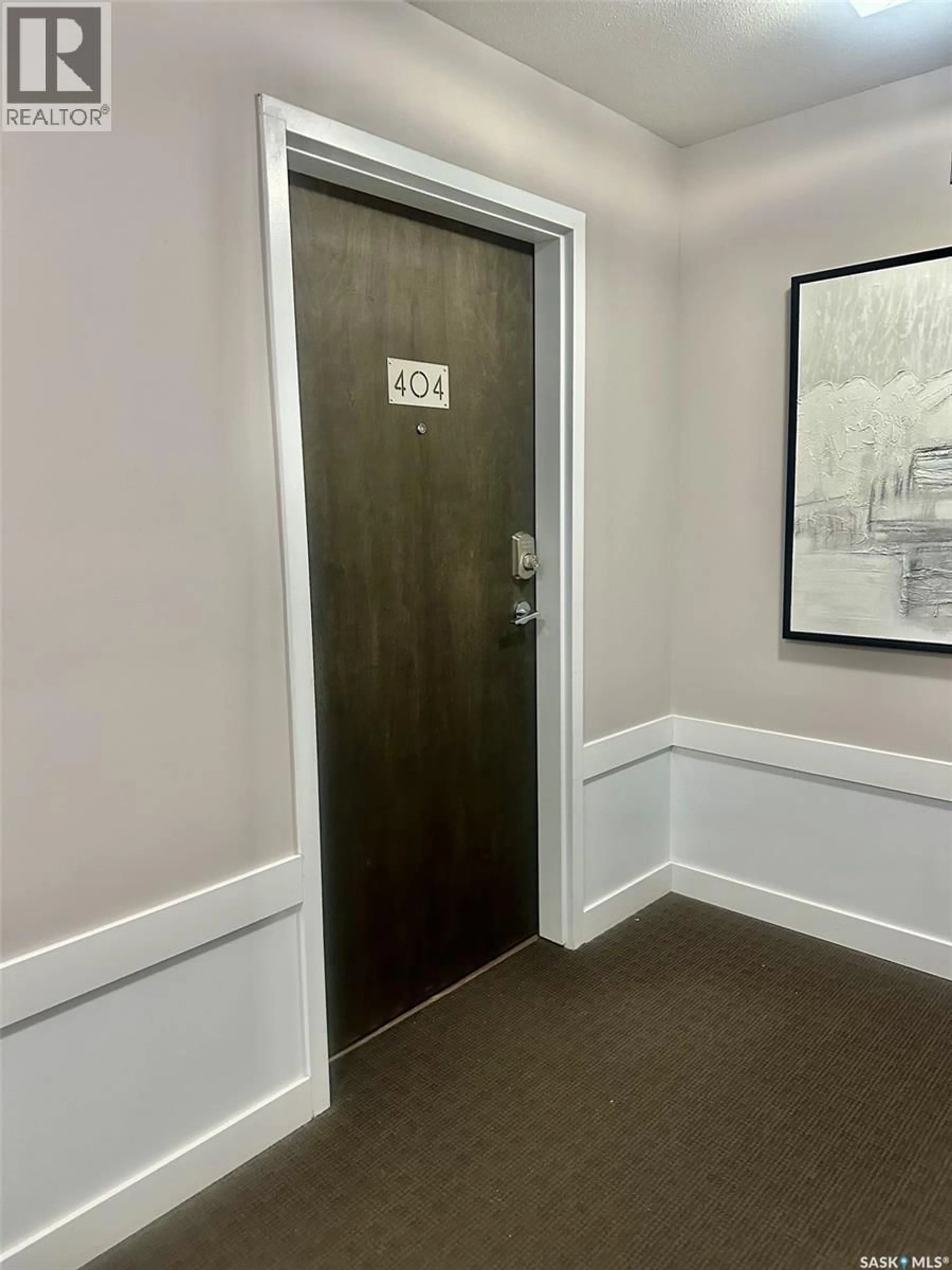 Indoor foyer for 404 1010 MAIN STREET, Saskatoon Saskatchewan S7H0K7