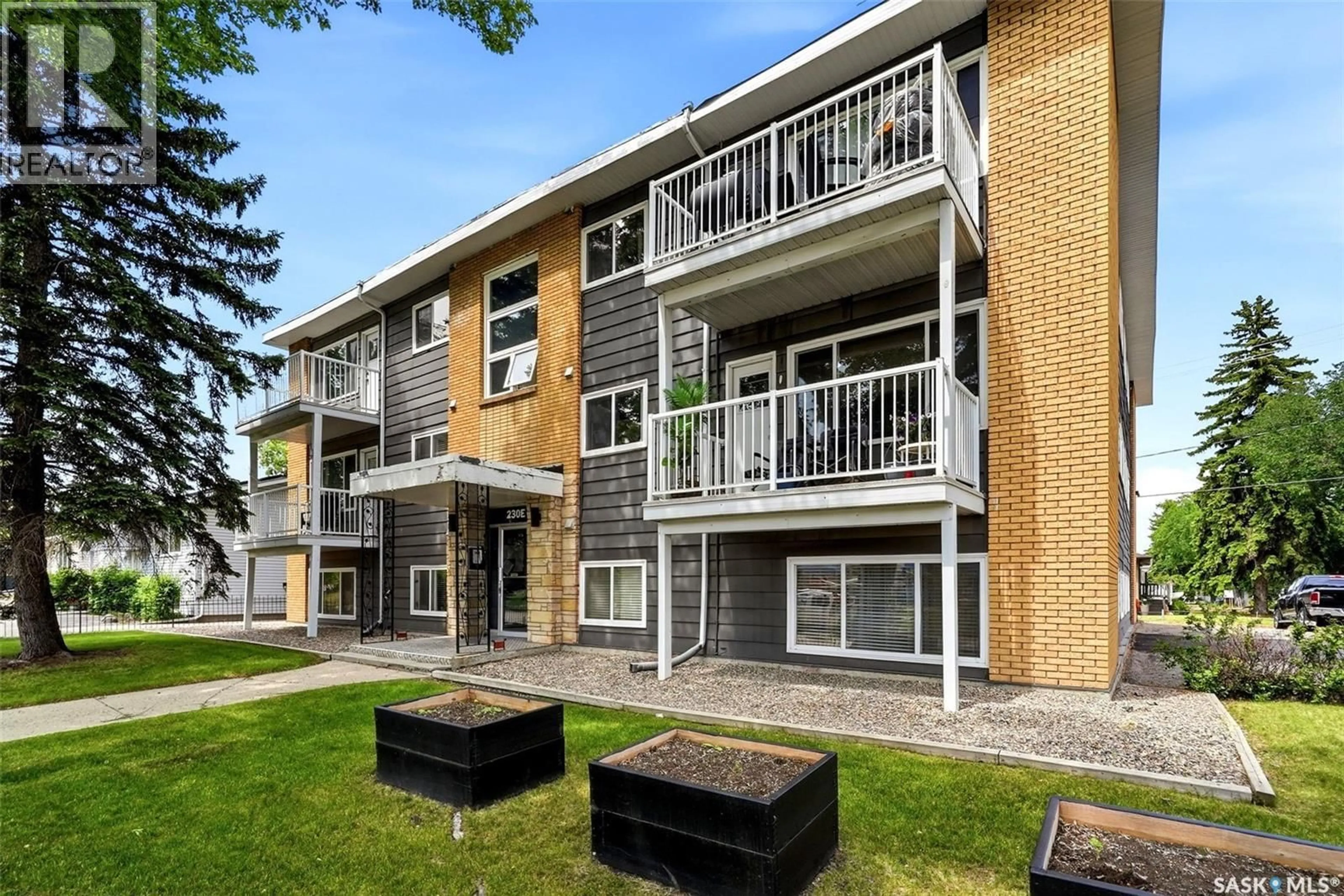 Patio, unknown for 3 230 BROADWAY AVENUE E, Regina Saskatchewan S4N0Z9