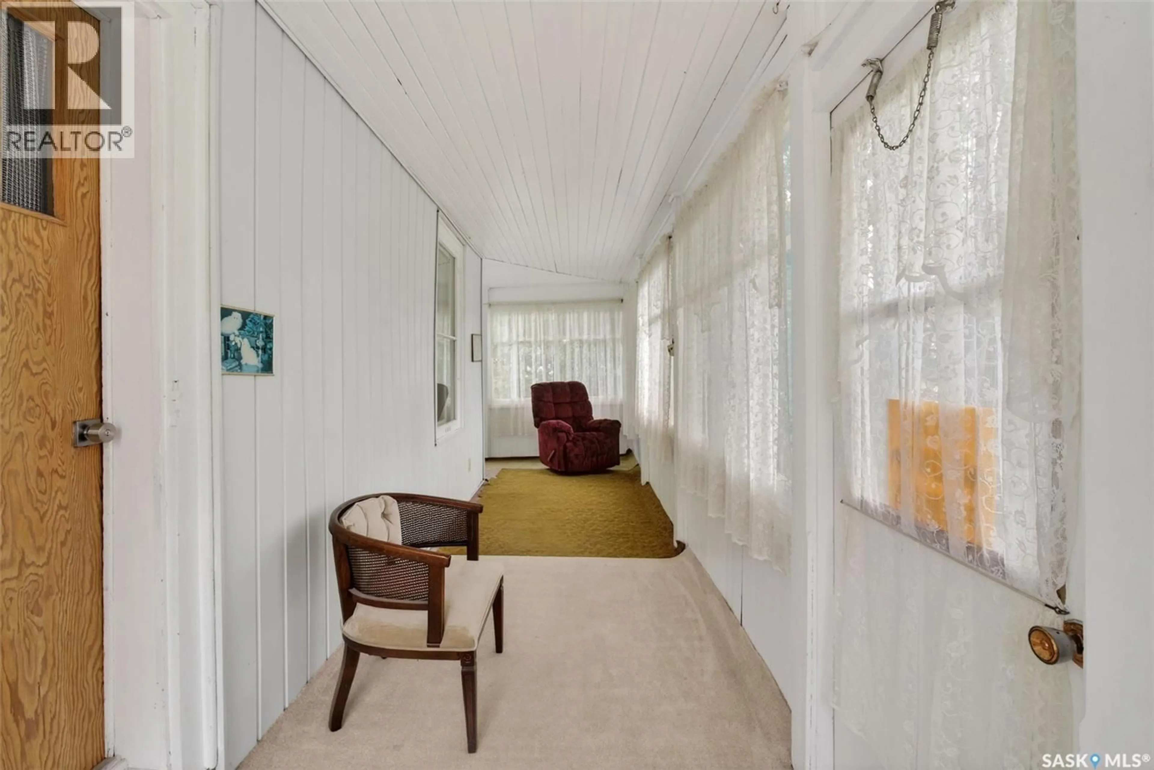 Indoor foyer for 209 12TH STREET, Prince Albert Saskatchewan S6V1B9