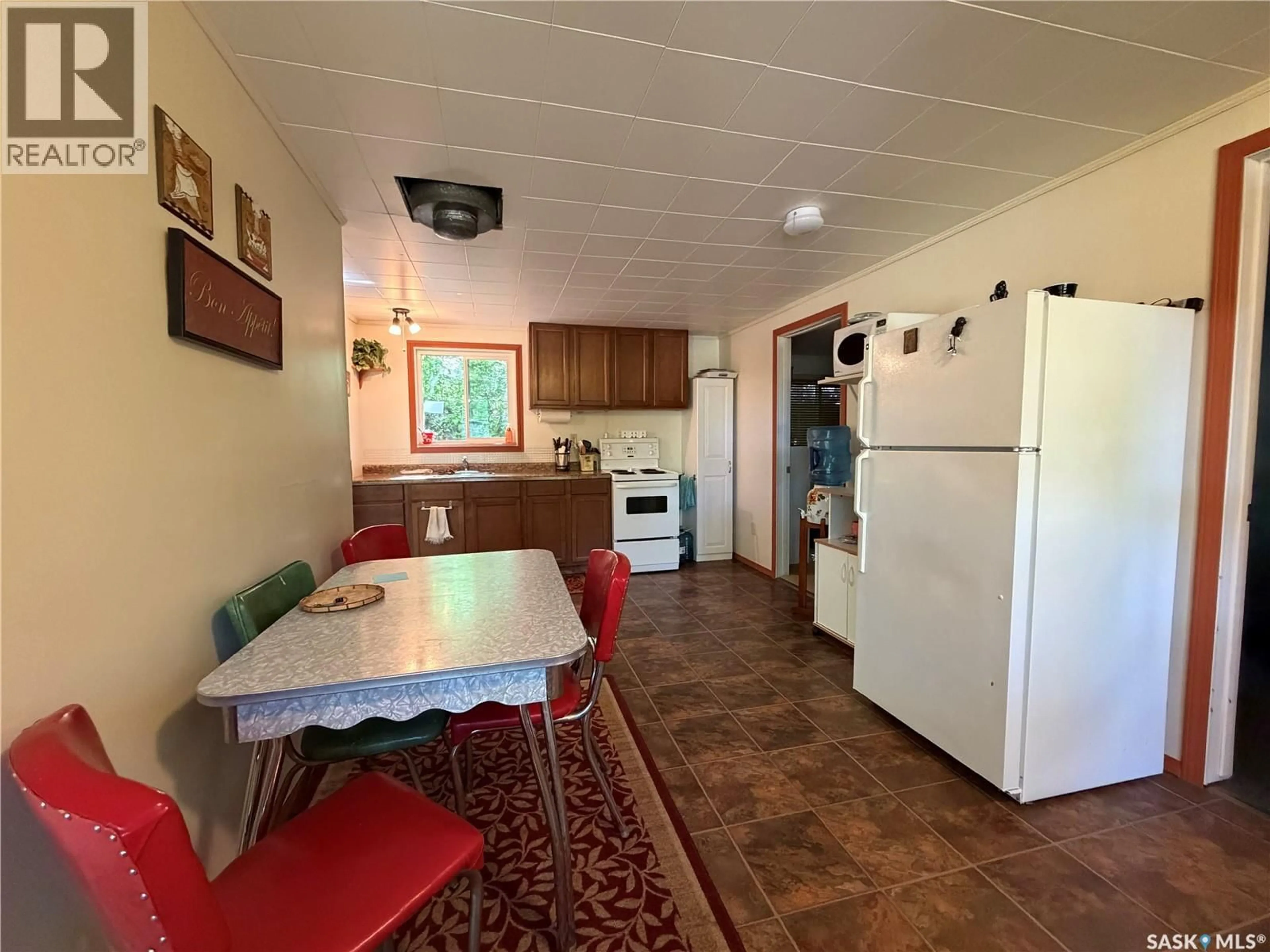 Standard kitchen, unknown for 825 TATANKA DRIVE, South Lake Saskatchewan S0H4C0