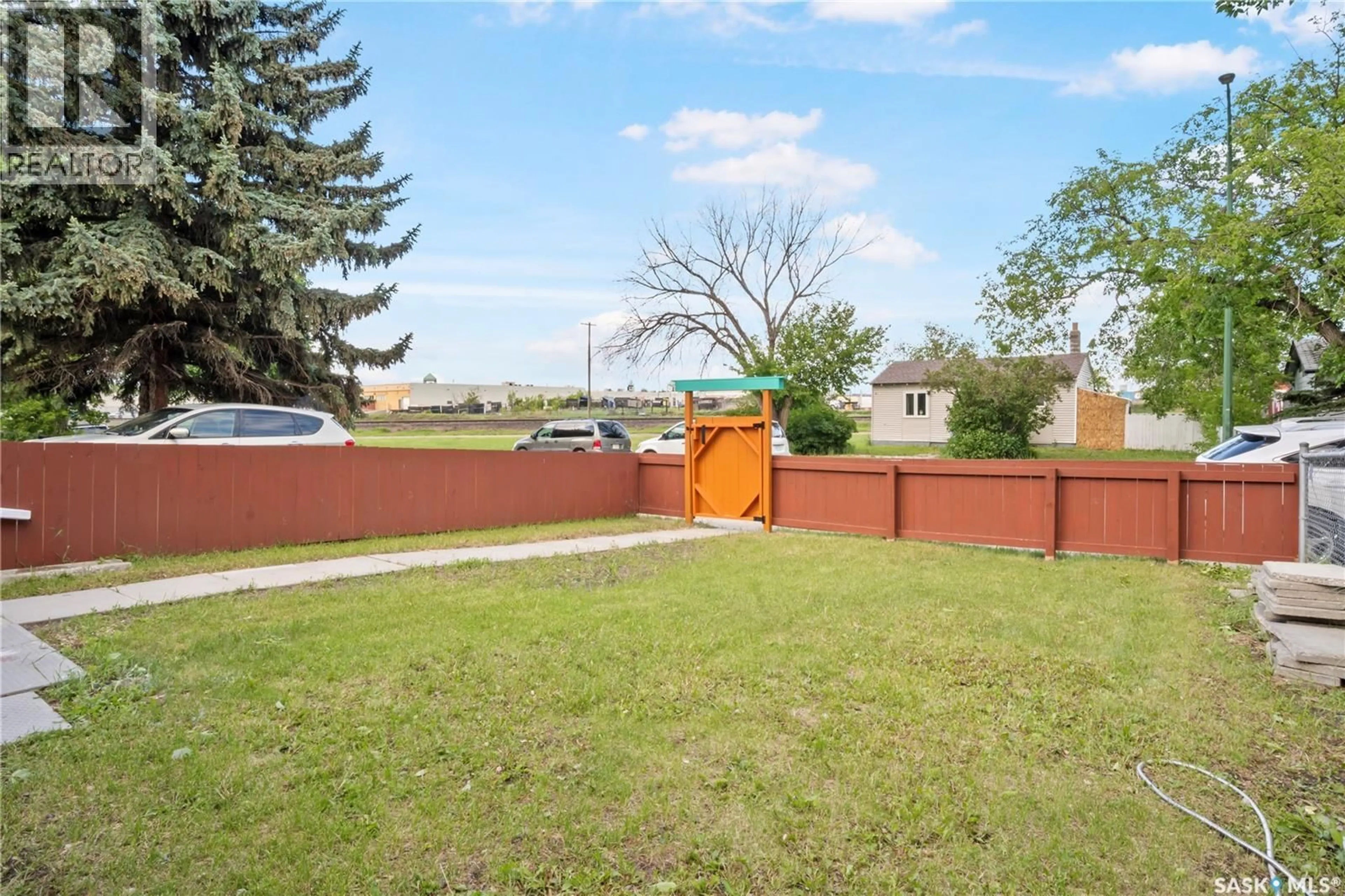 Patio, street for 664 RETALLACK STREET, Regina Saskatchewan S4T2G4