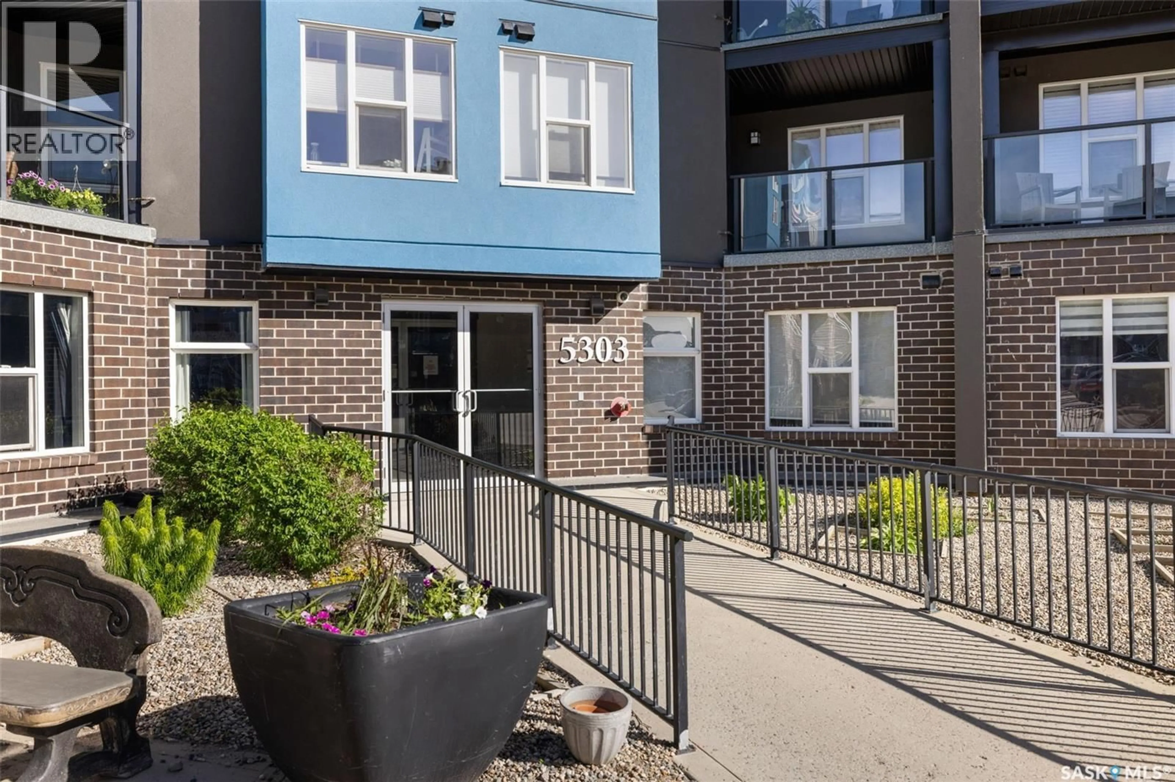 Patio, street for 304 - 5303 UNIVERSAL CRESCENT, Regina Saskatchewan S4W0L1