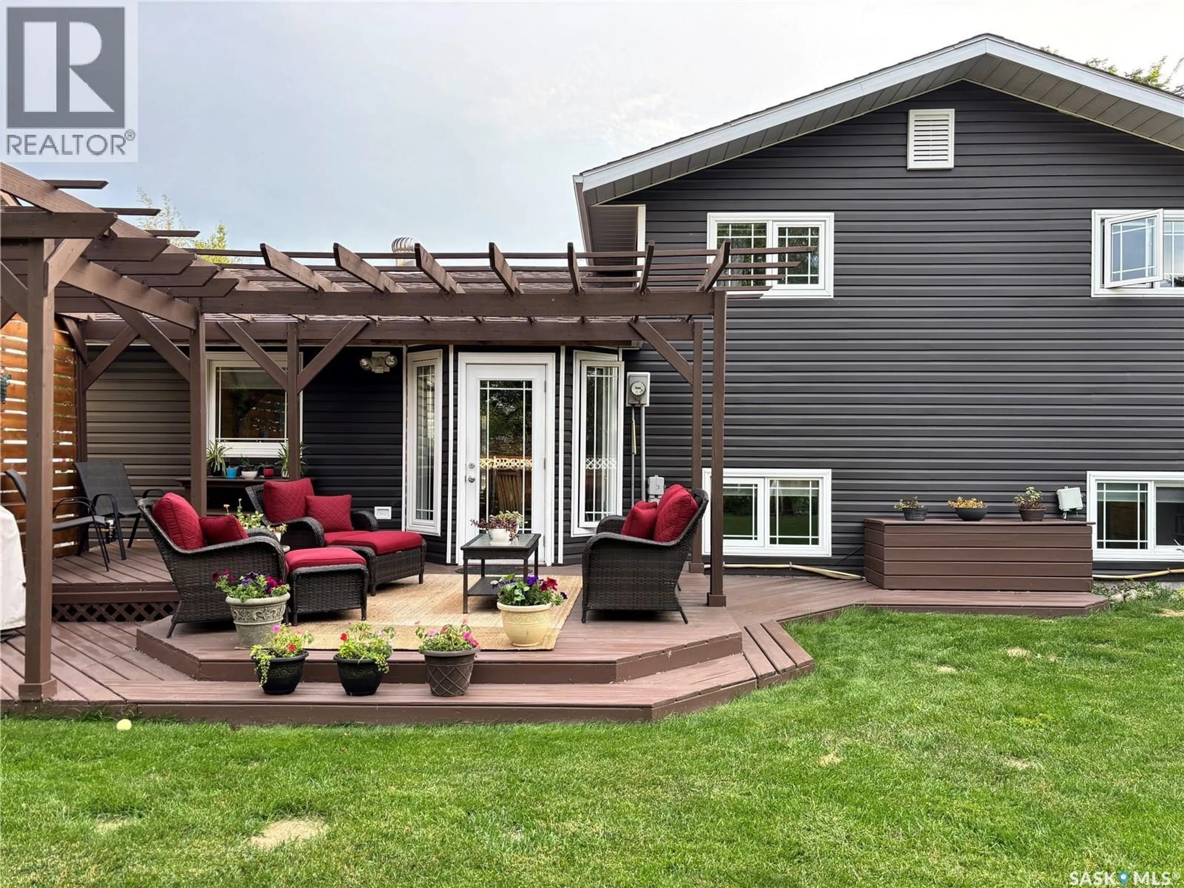 Patio, street for 10 PEREVERZOFF PLACE, Prince Albert Saskatchewan S6X1A5