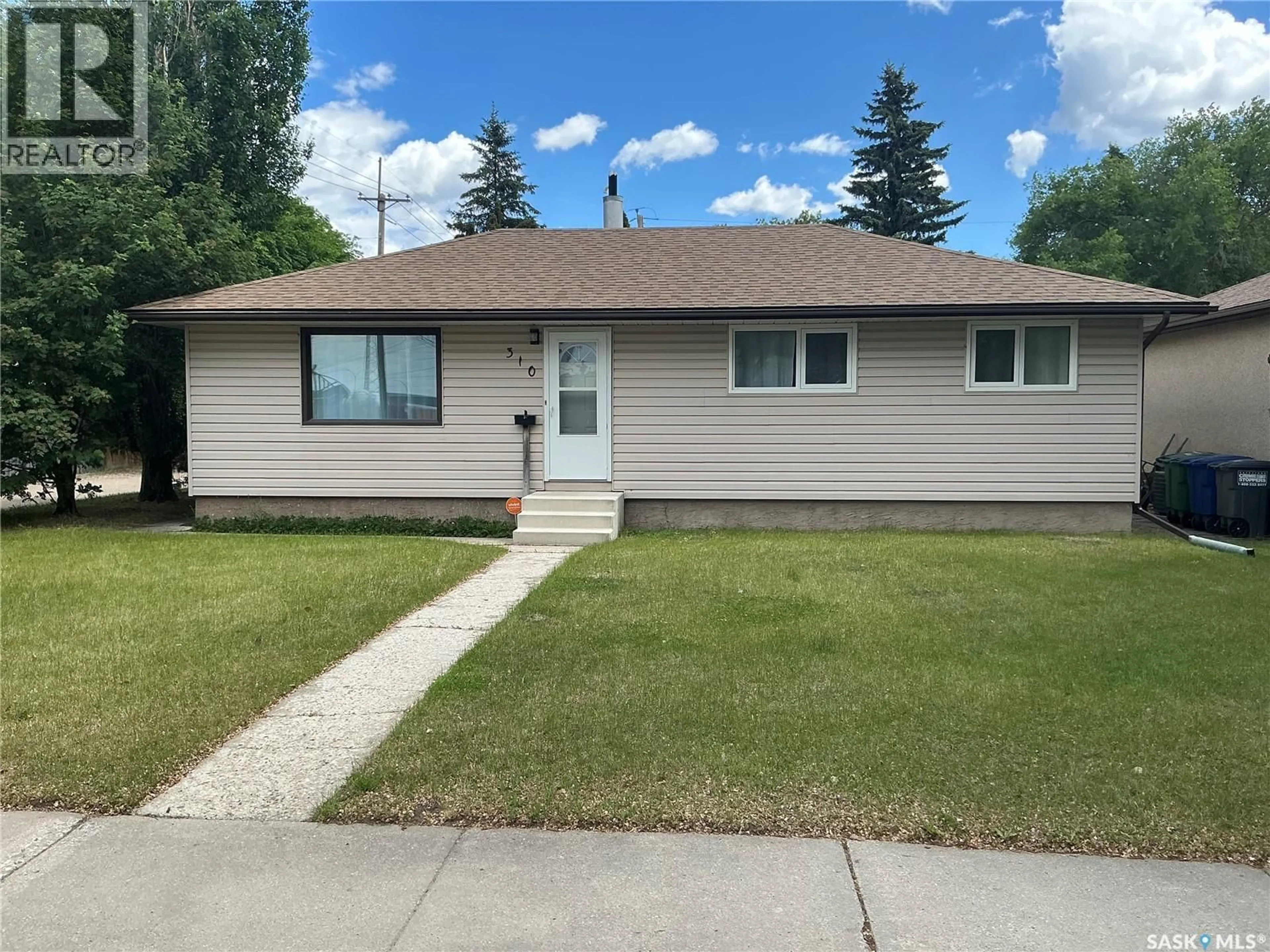 Home with vinyl exterior material, street for 310 VANCOUVER AVENUE, Saskatoon Saskatchewan S7M3N1
