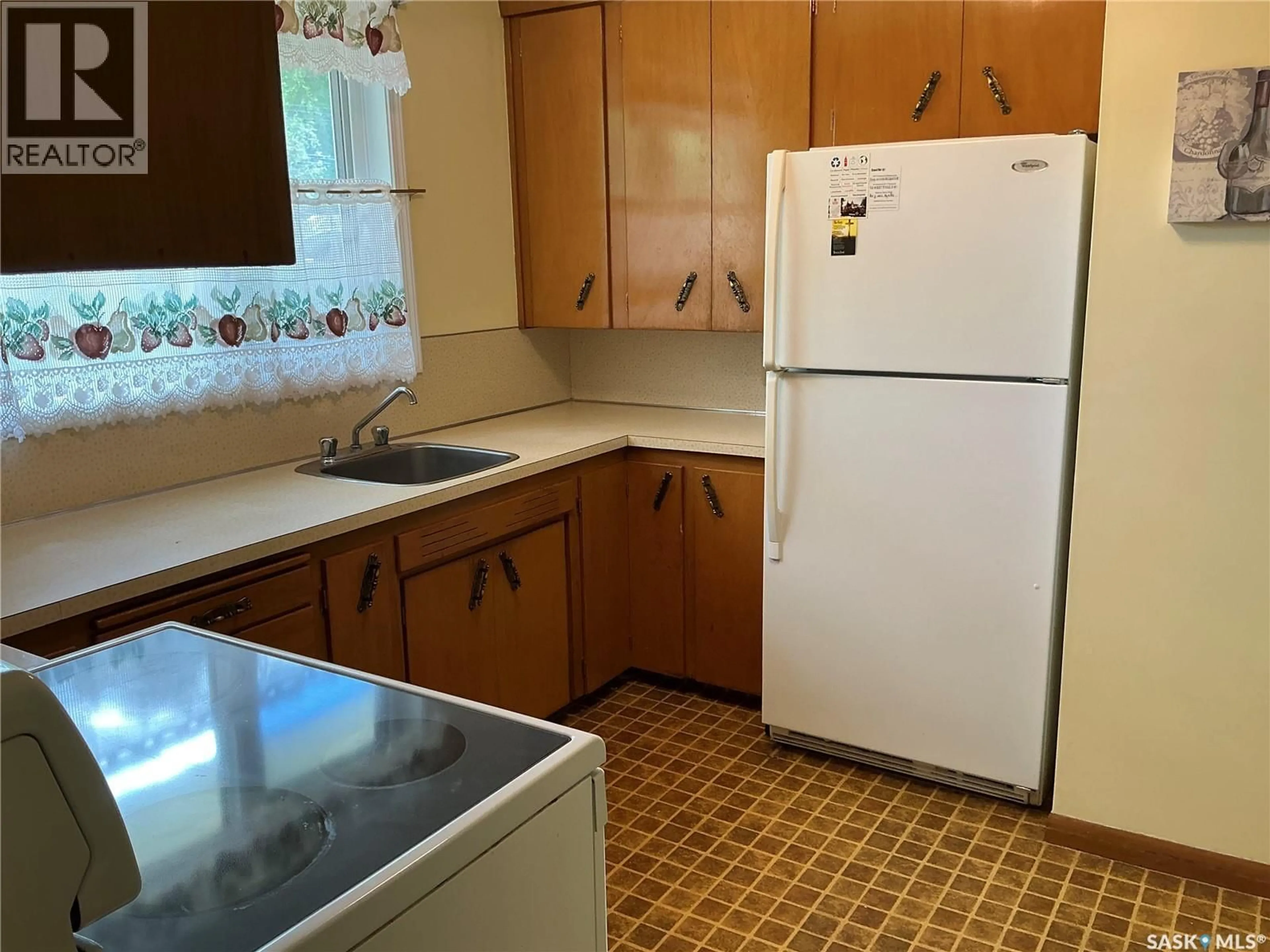 Standard kitchen, unknown for 310 VANCOUVER AVENUE, Saskatoon Saskatchewan S7M3N1