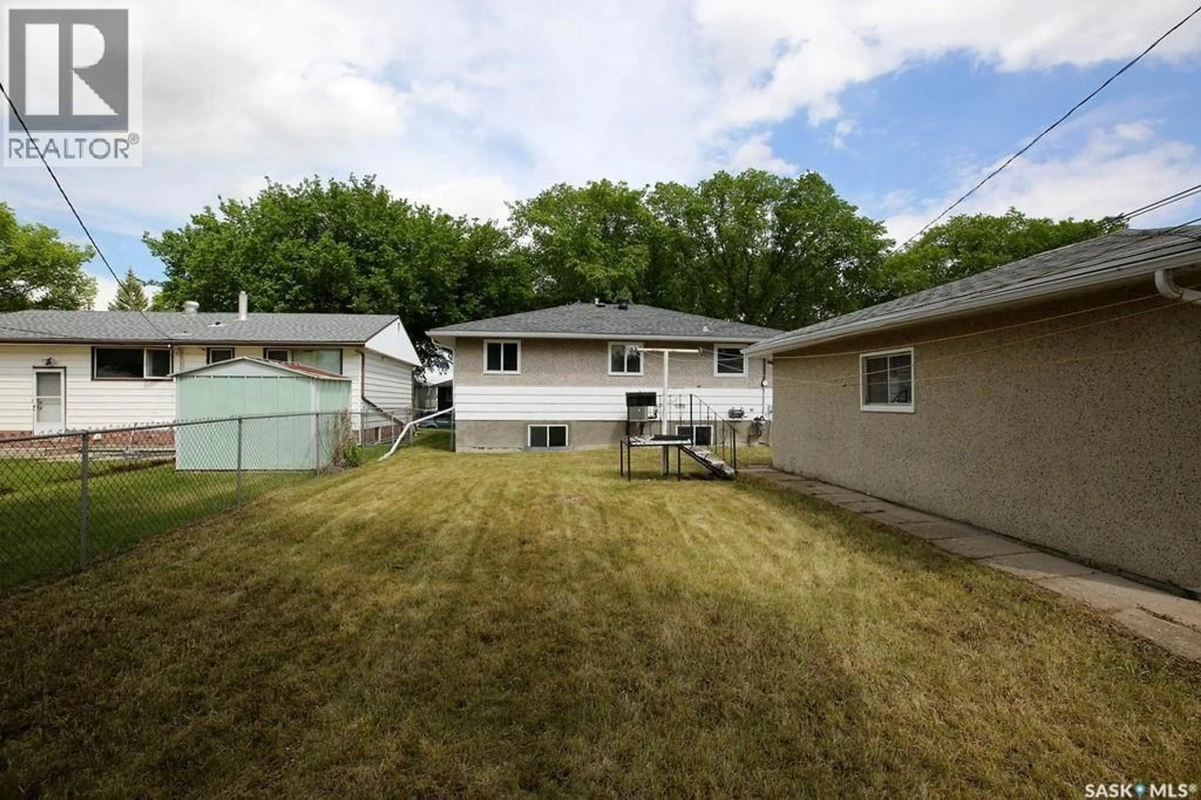 Patio, street for 1046 LINDSAY STREET, Regina Saskatchewan S4N3A9