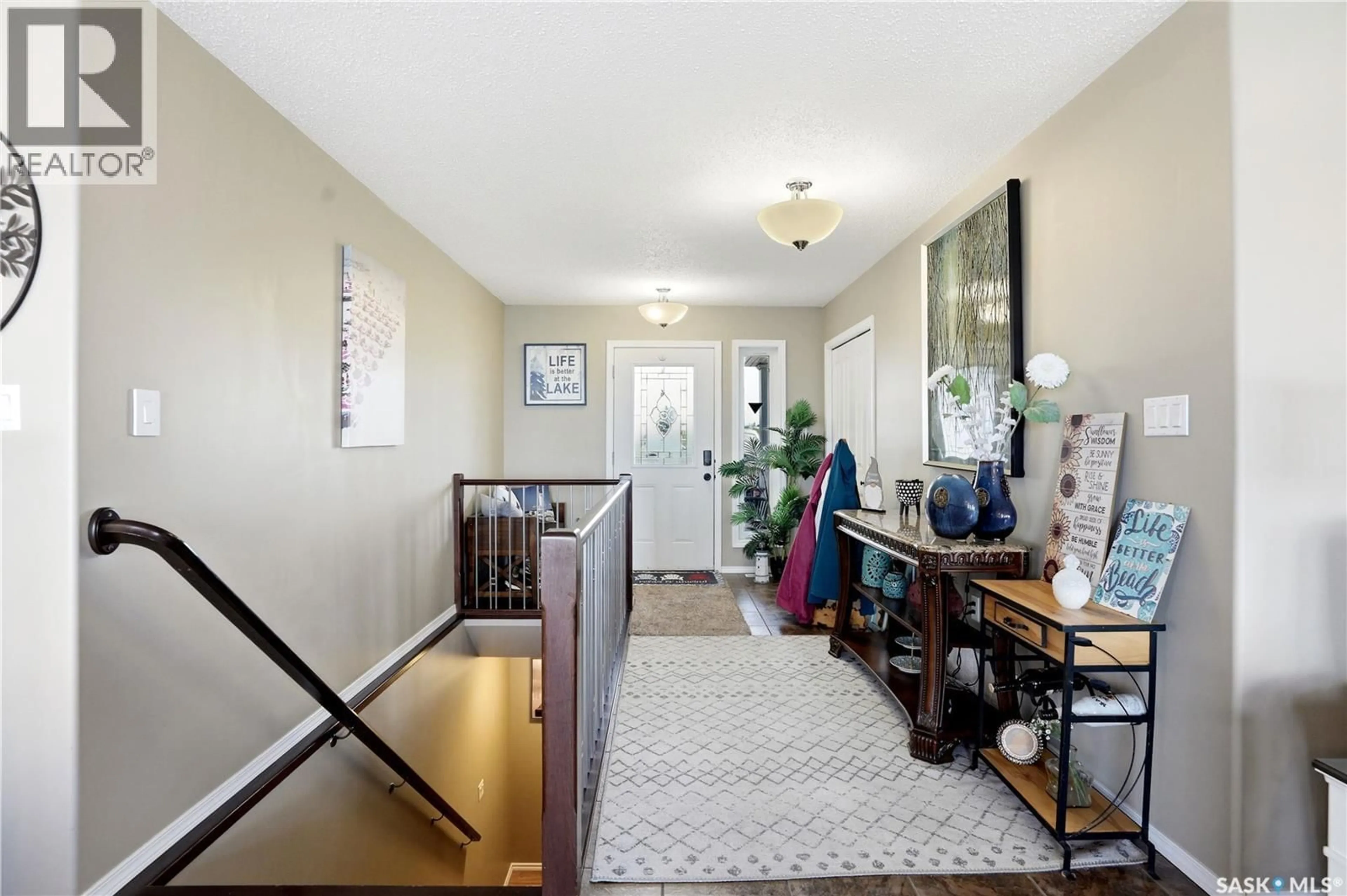 Indoor foyer for 380 CARTER CRESCENT, Cochin Saskatchewan S0M0L0