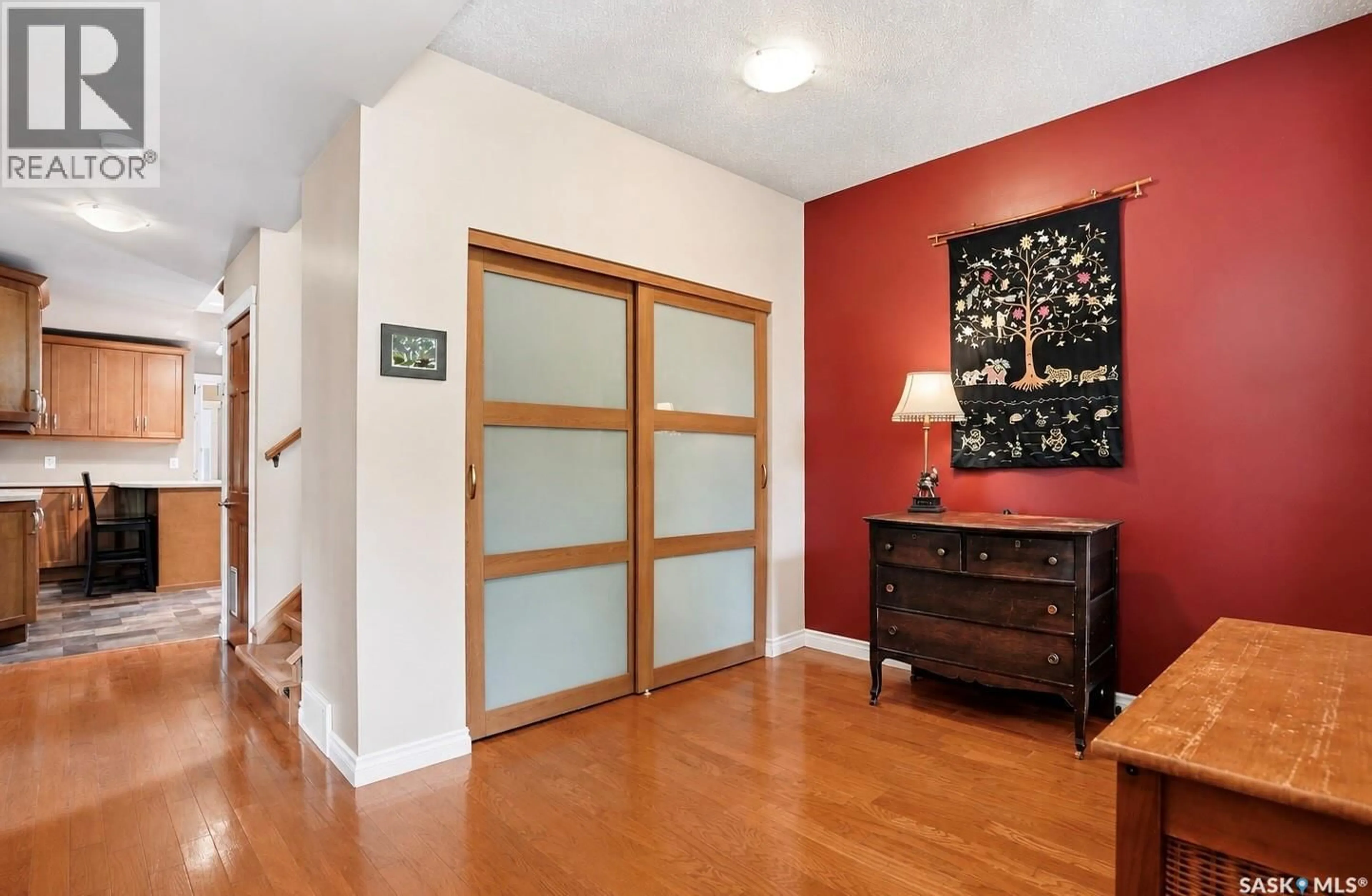 Indoor entryway for 212 25TH STREET, Saskatoon Saskatchewan S7L0C4