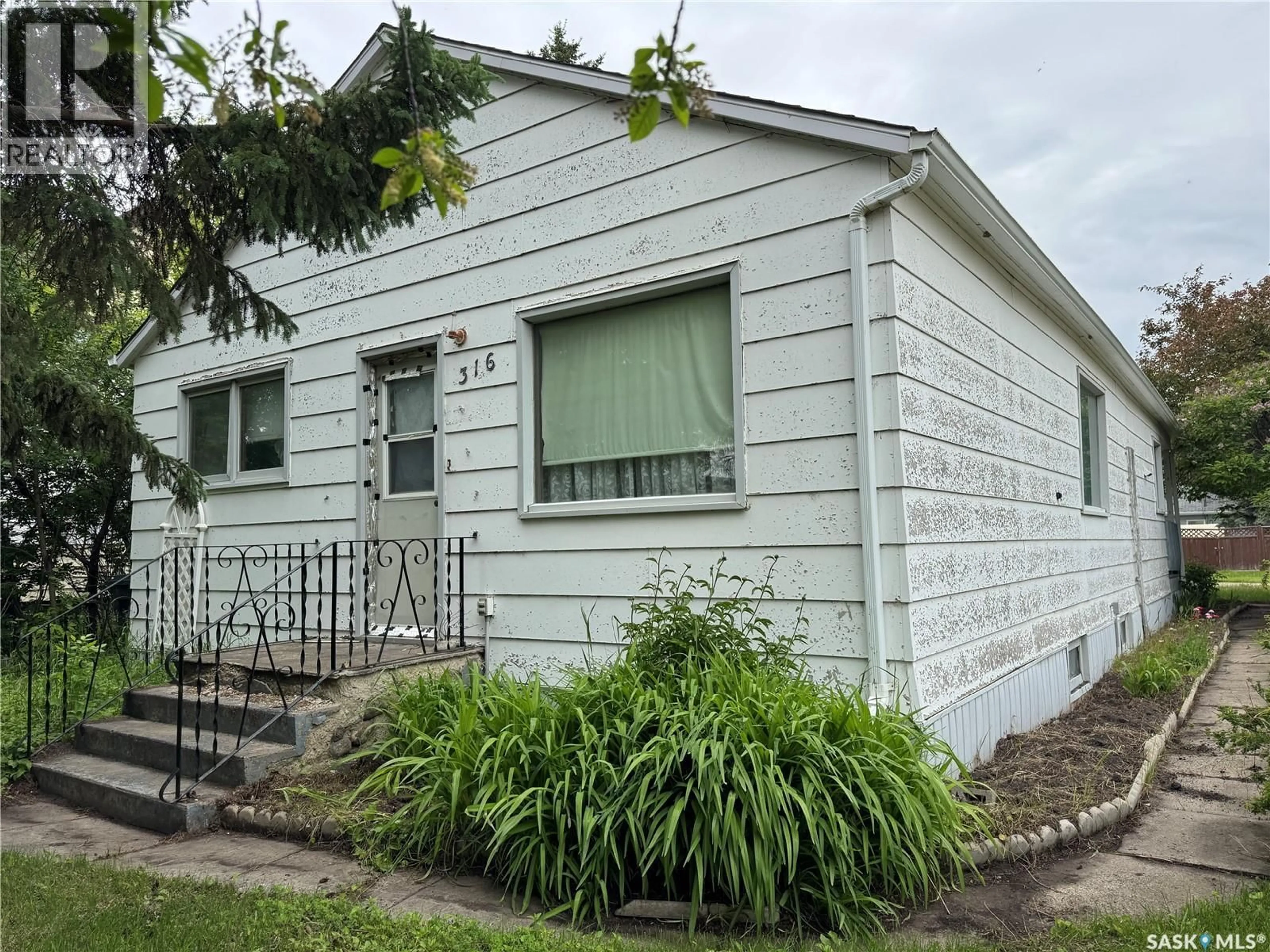 Home with vinyl exterior material, street for 316 1ST STREET, Wynyard Saskatchewan S0A4T0