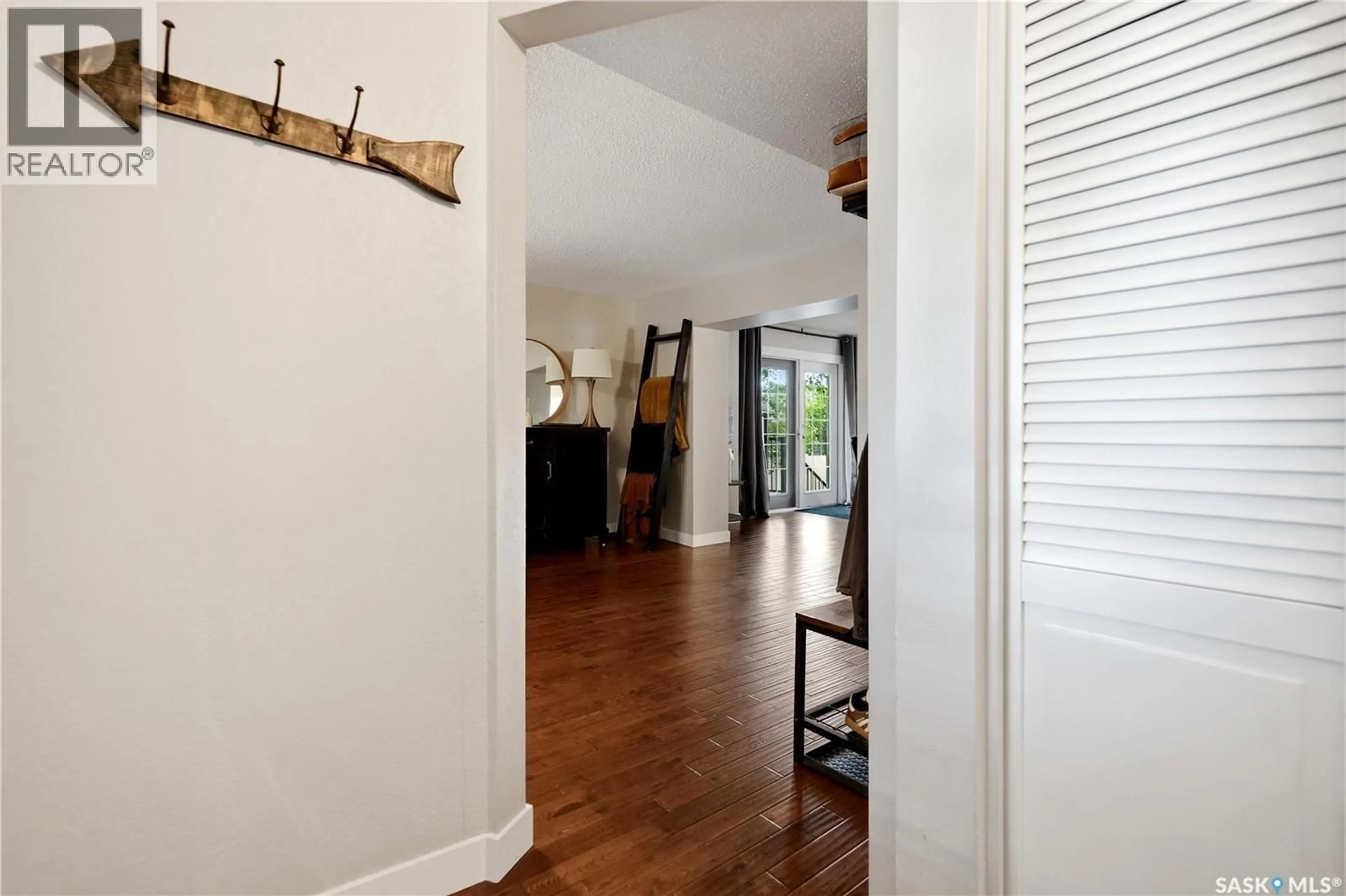 Indoor entryway for 1054 CLIFTON AVENUE, Moose Jaw Saskatchewan S6H3L2