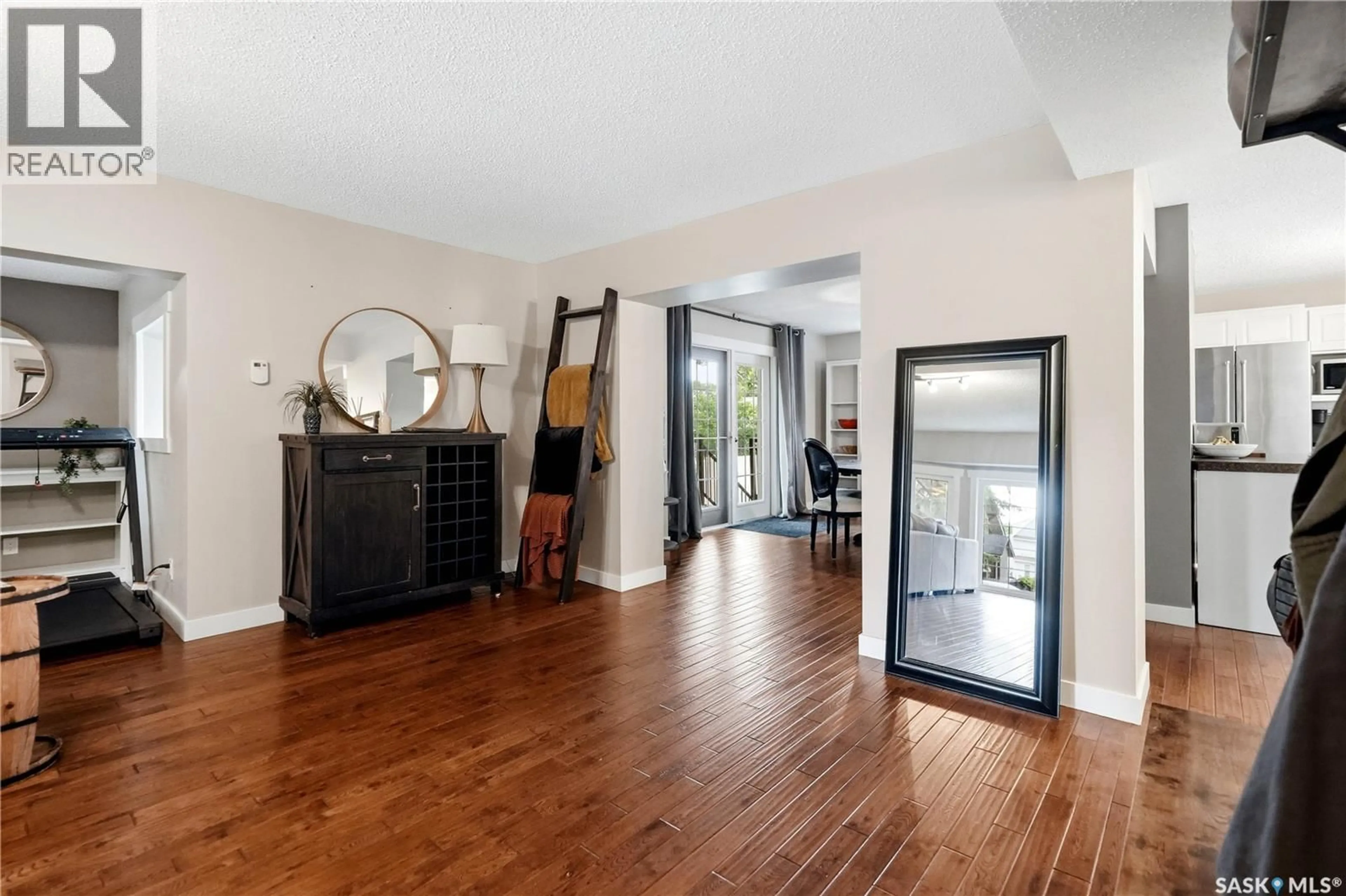 Indoor entryway for 1054 CLIFTON AVENUE, Moose Jaw Saskatchewan S6H3L2