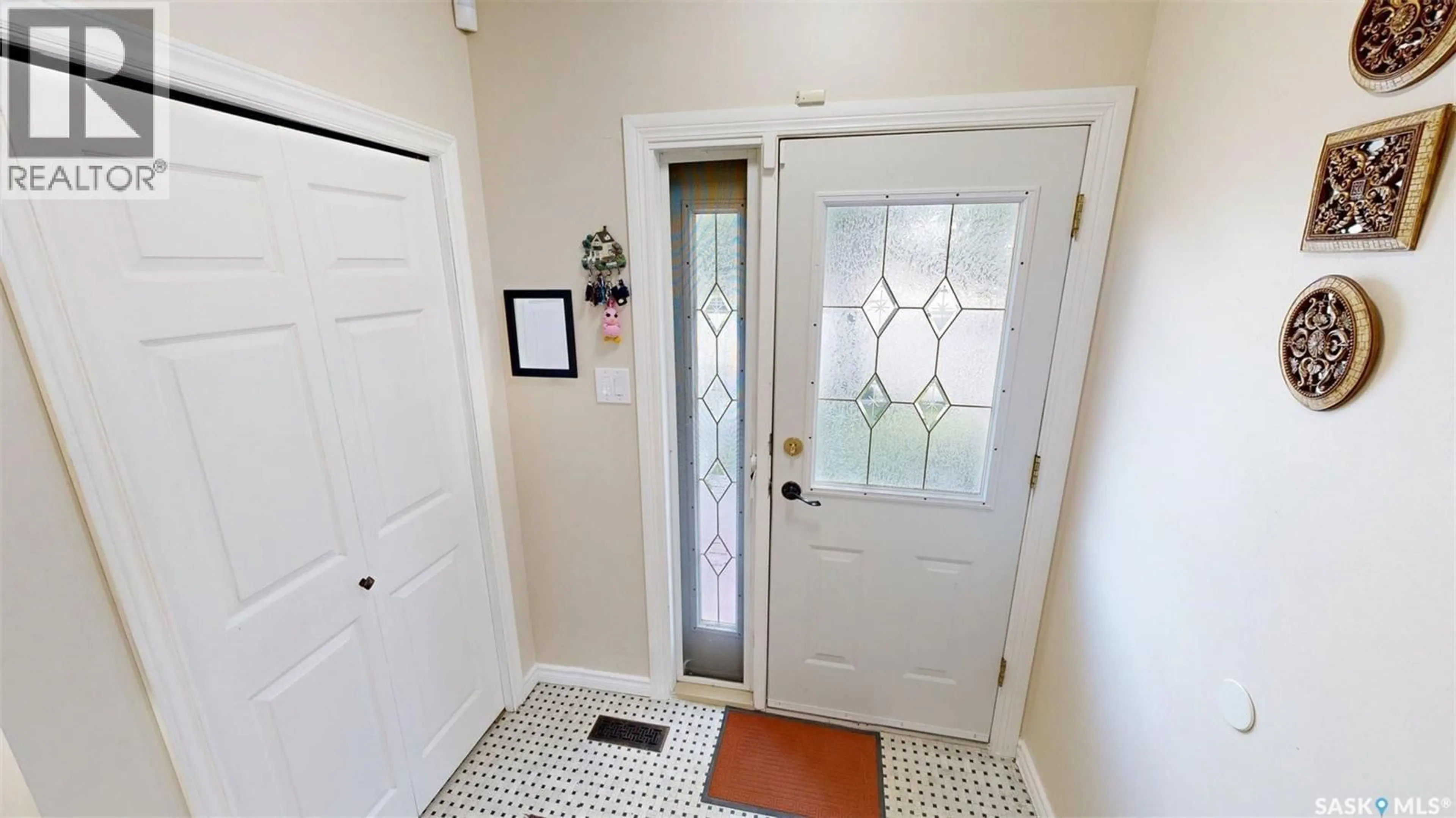 Indoor entryway for 55 NOONAN ROAD, Regina Saskatchewan S4V0J5