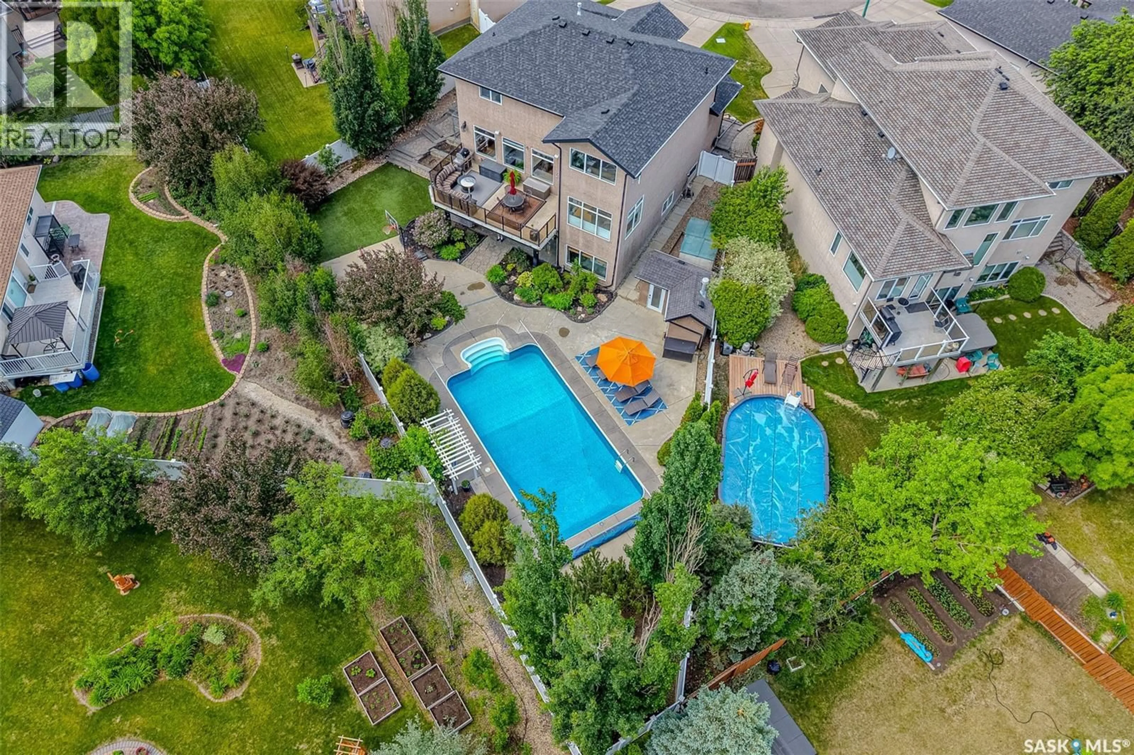A pic from outside/outdoor area/front of a property/back of a property/a pic from drone, unknown for 214 BAYFIELD PLACE, Saskatoon Saskatchewan S7V1E3