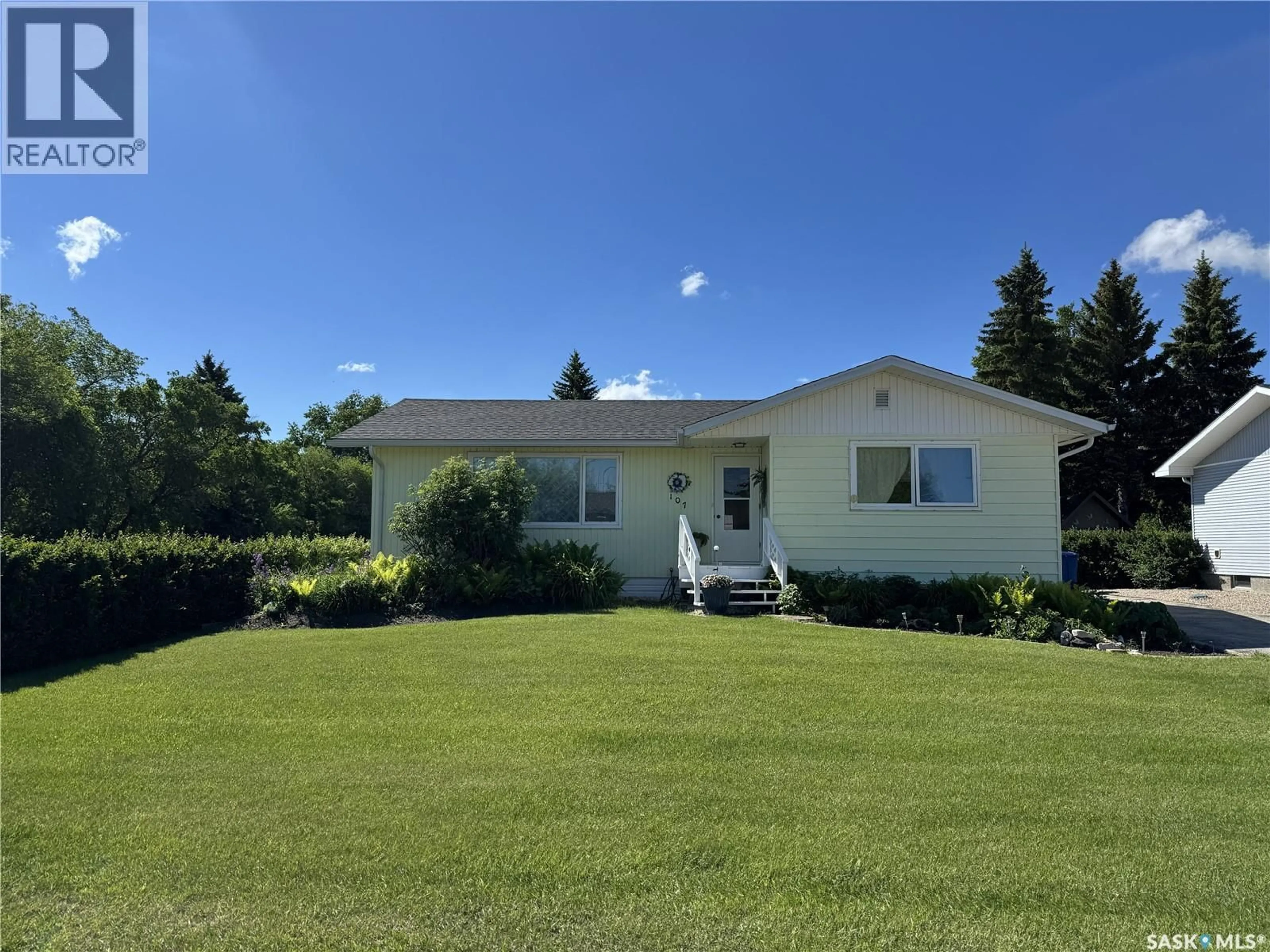 A pic from outside/outdoor area/front of a property/back of a property/a pic from drone, unknown for 107 DOWNEY STREET, Strasbourg Saskatchewan S0G4V0
