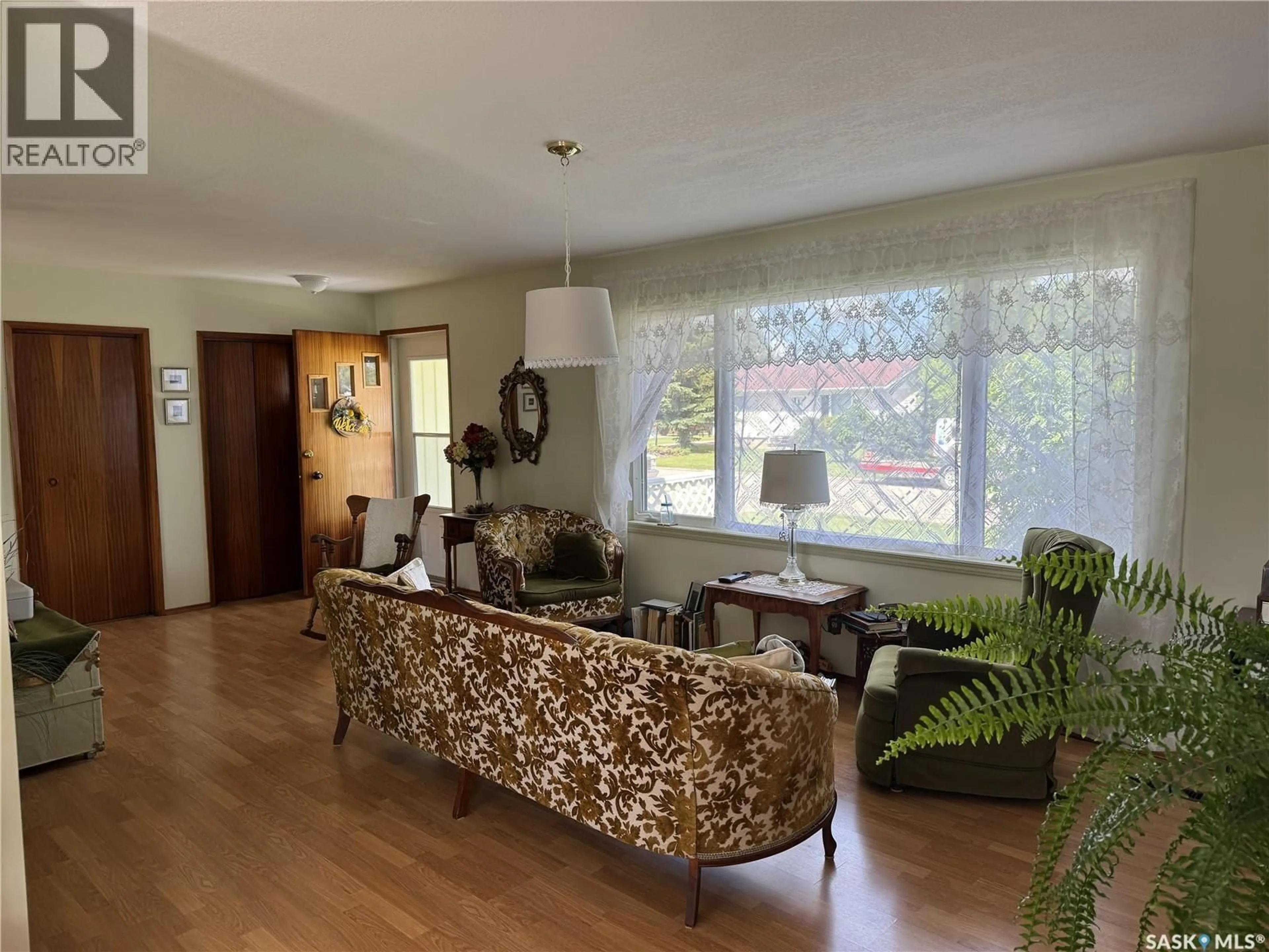 Living room with furniture, unknown for 107 DOWNEY STREET, Strasbourg Saskatchewan S0G4V0