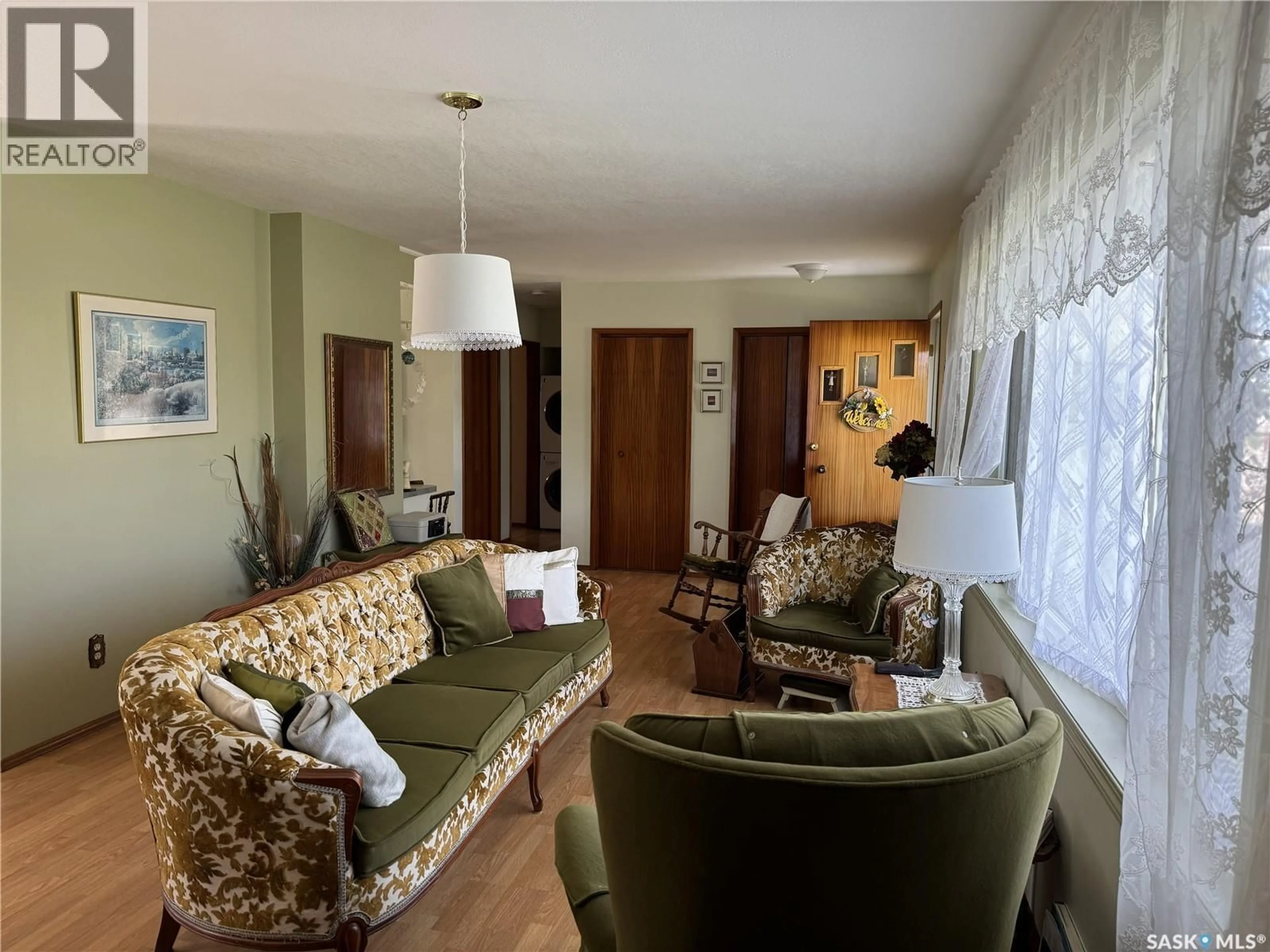 Living room with furniture, unknown for 107 DOWNEY STREET, Strasbourg Saskatchewan S0G4V0
