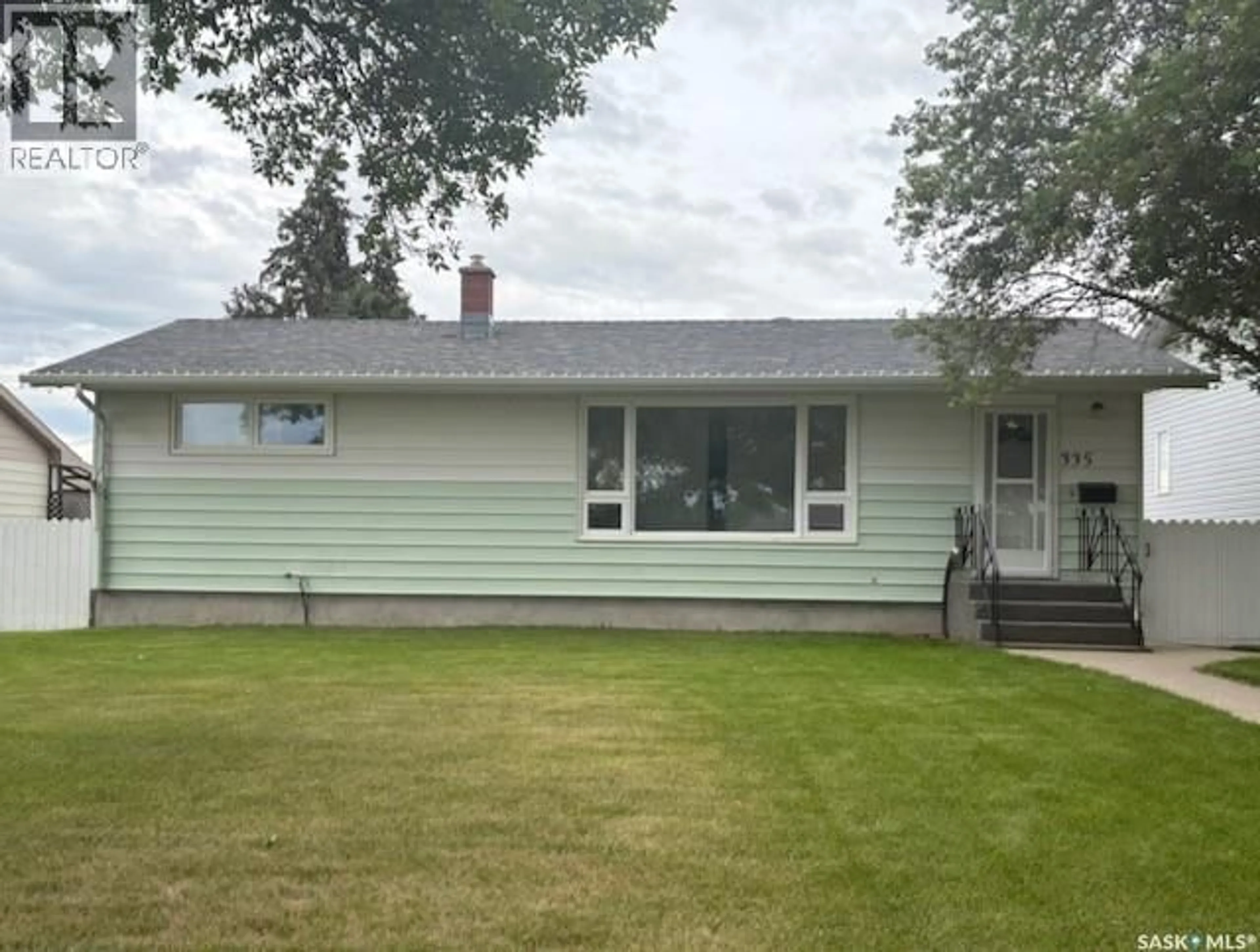 Home with vinyl exterior material, unknown for 335 CENTRAL AVENUE, Swift Current Saskatchewan S9H3G4