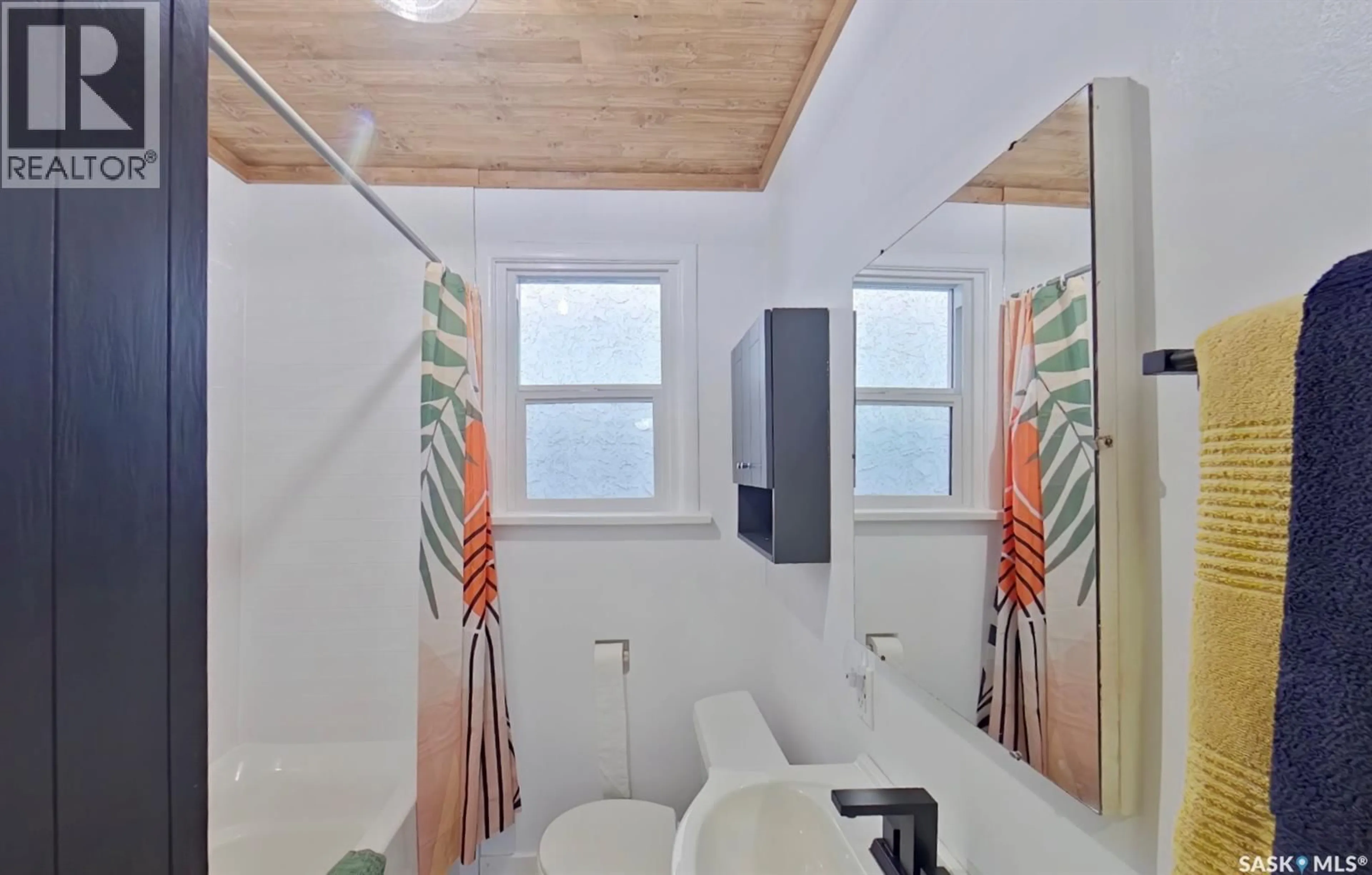 Standard bathroom, ceramic/tile floor for 2268 BRODER STREET, Regina Saskatchewan S4N3S6