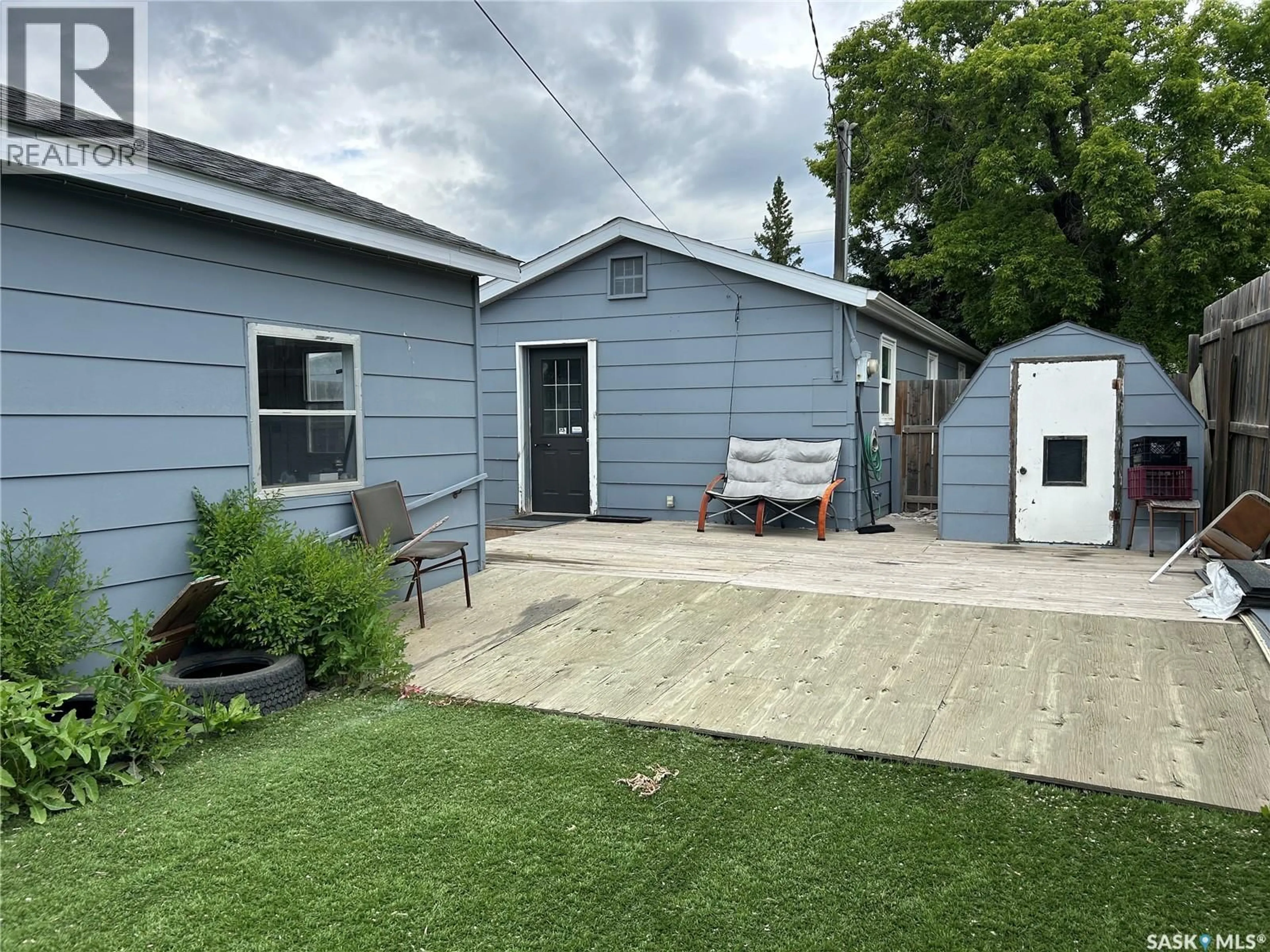 A pic from outside/outdoor area/front of a property/back of a property/a pic from drone, street for 630 4TH STREET, Estevan Saskatchewan S4A0V5