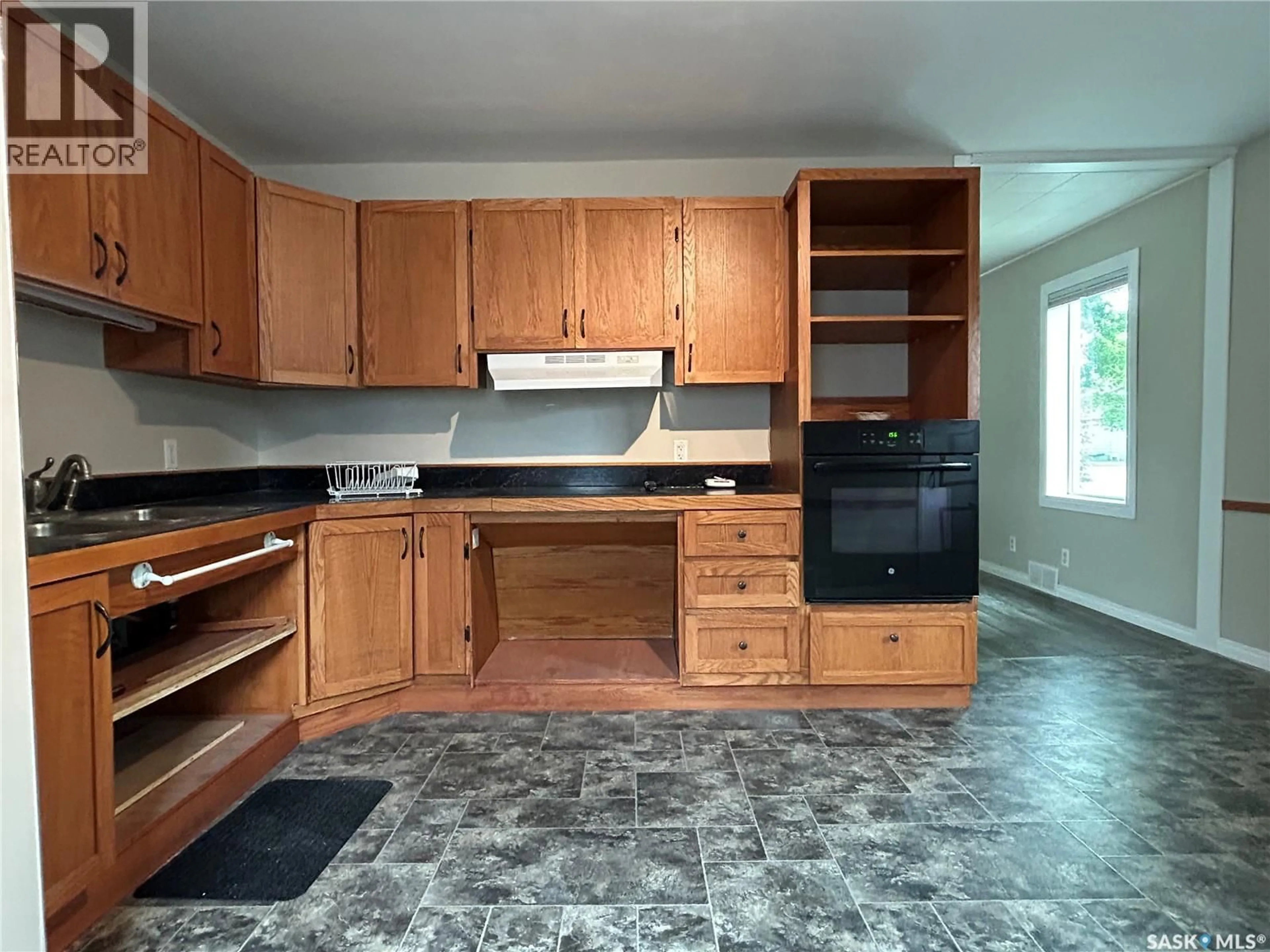 Standard kitchen, wood/laminate floor for 630 4TH STREET, Estevan Saskatchewan S4A0V5