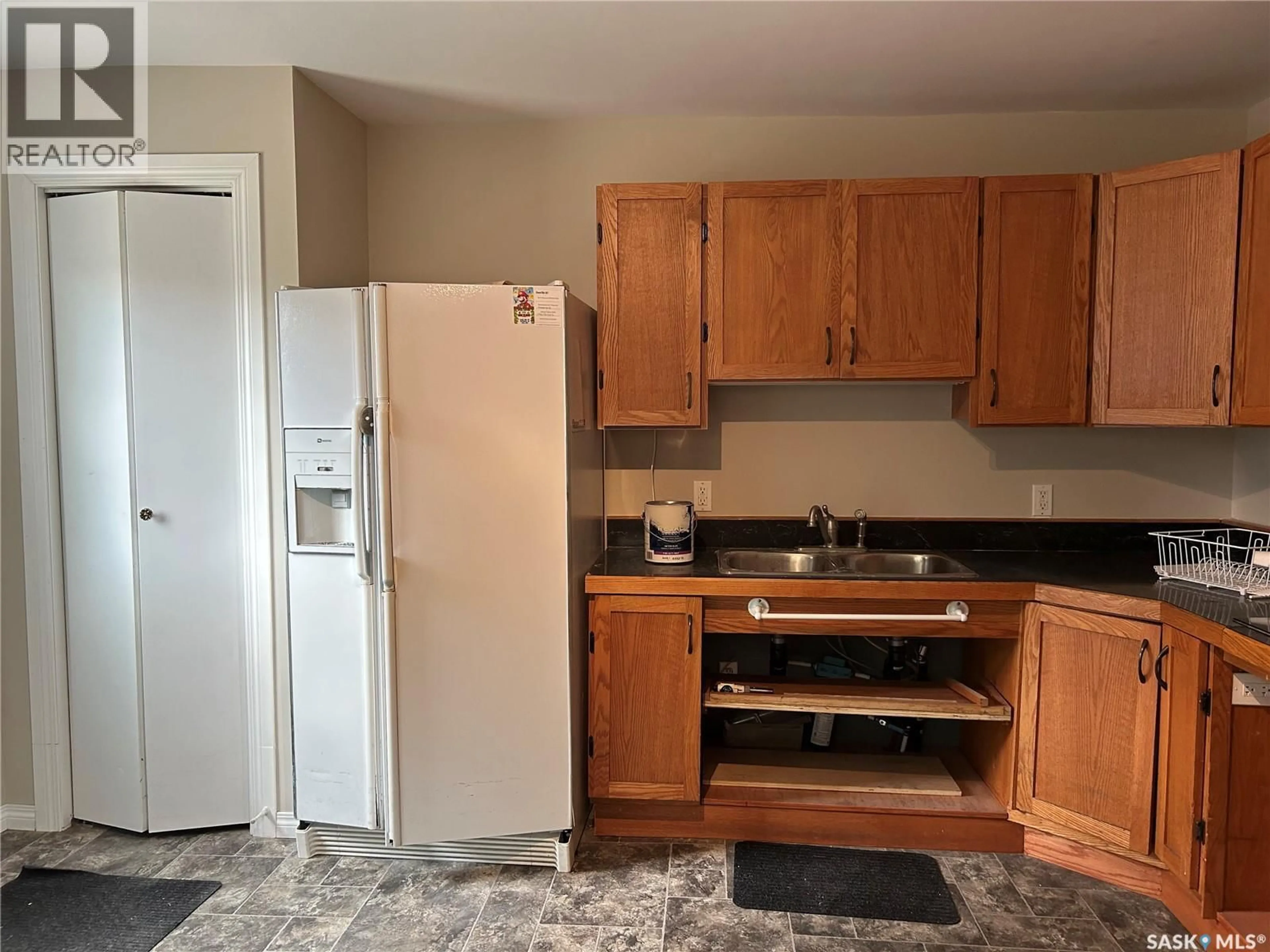 Standard kitchen, unknown for 630 4TH STREET, Estevan Saskatchewan S4A0V5