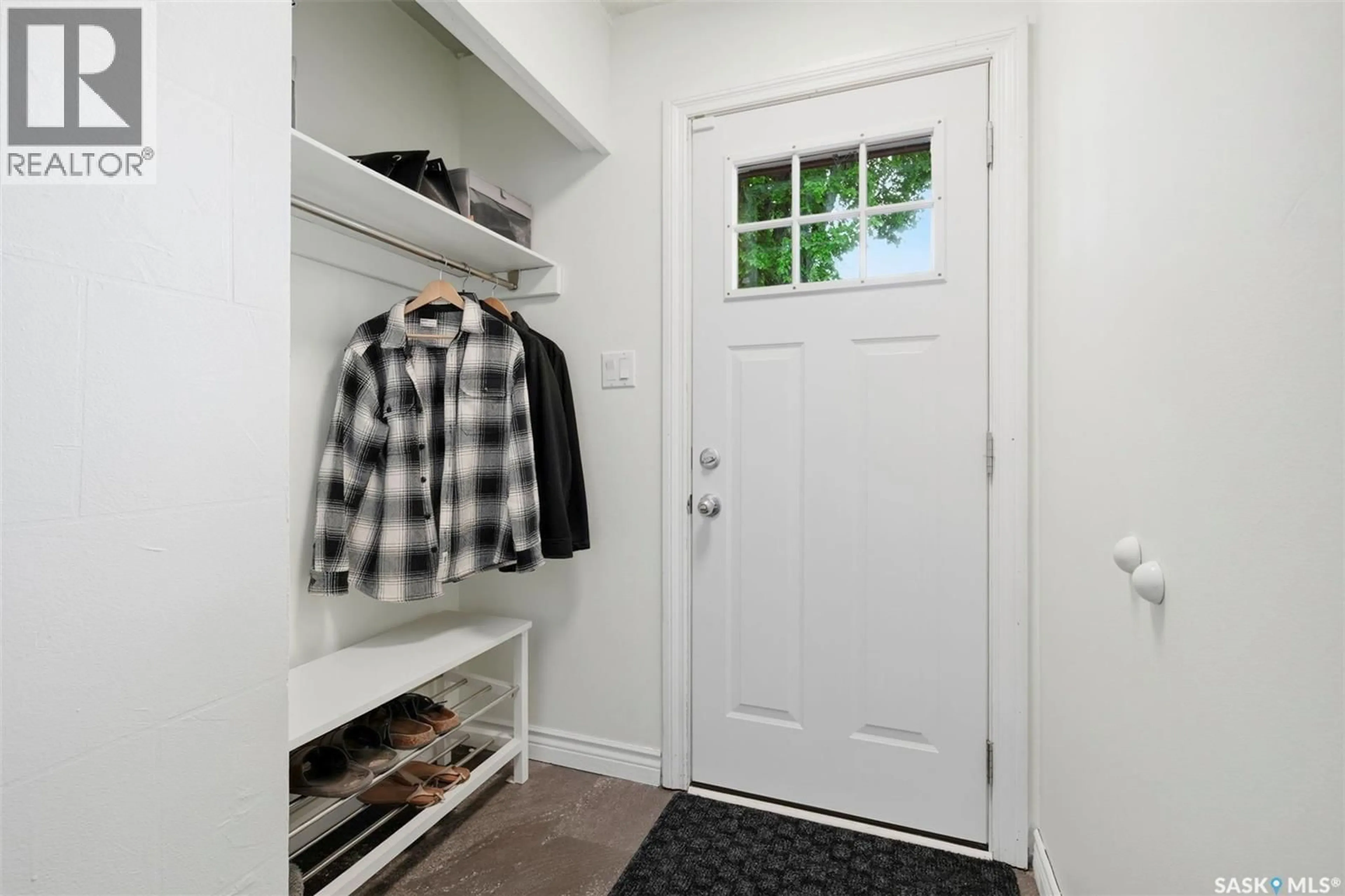 Indoor entryway for 445 WITNEY AVENUE, Saskatoon Saskatchewan S7M3K6