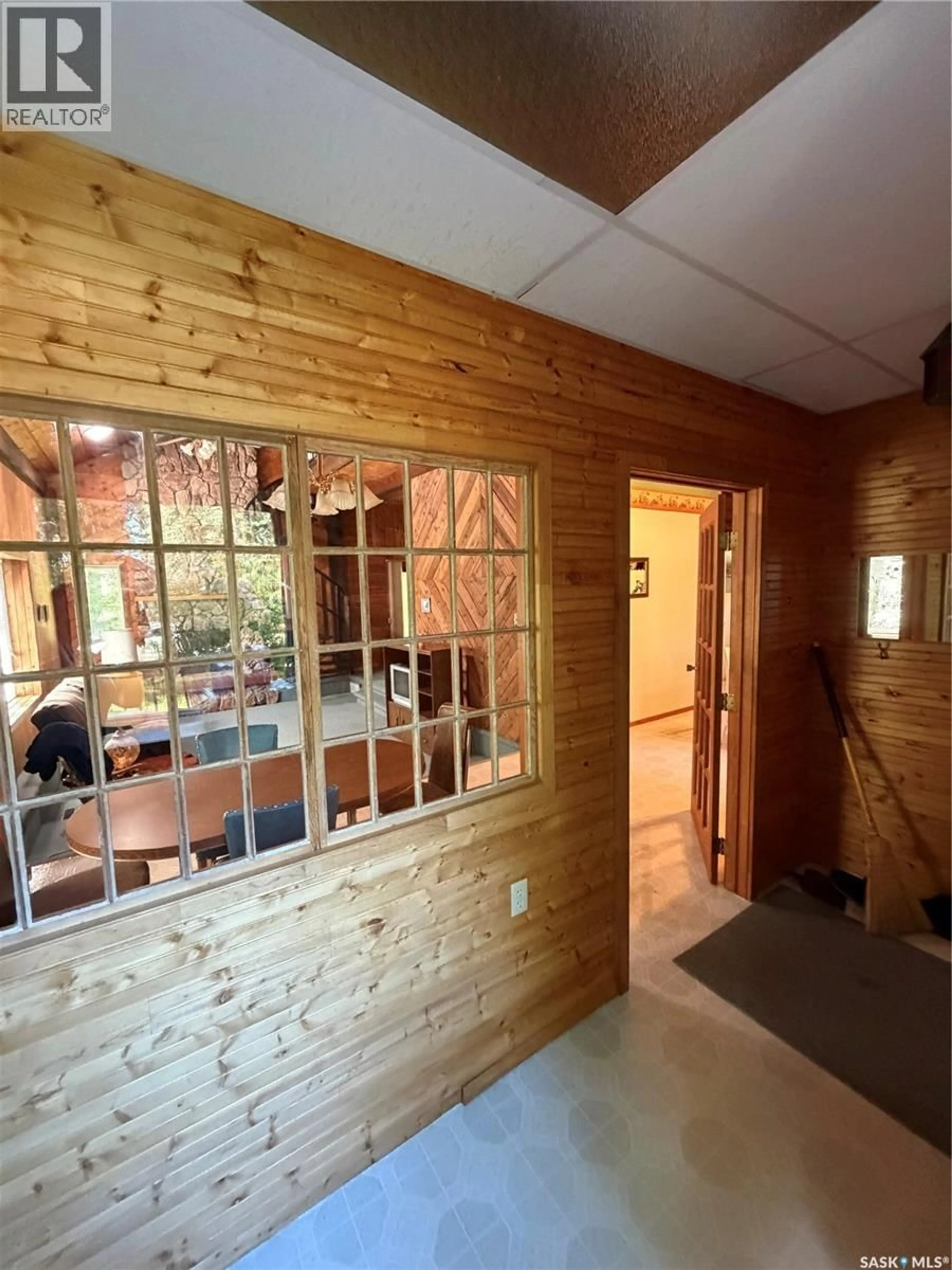 Indoor foyer for 110 DEER CRES, McPhee Lake Saskatchewan S0J0N0