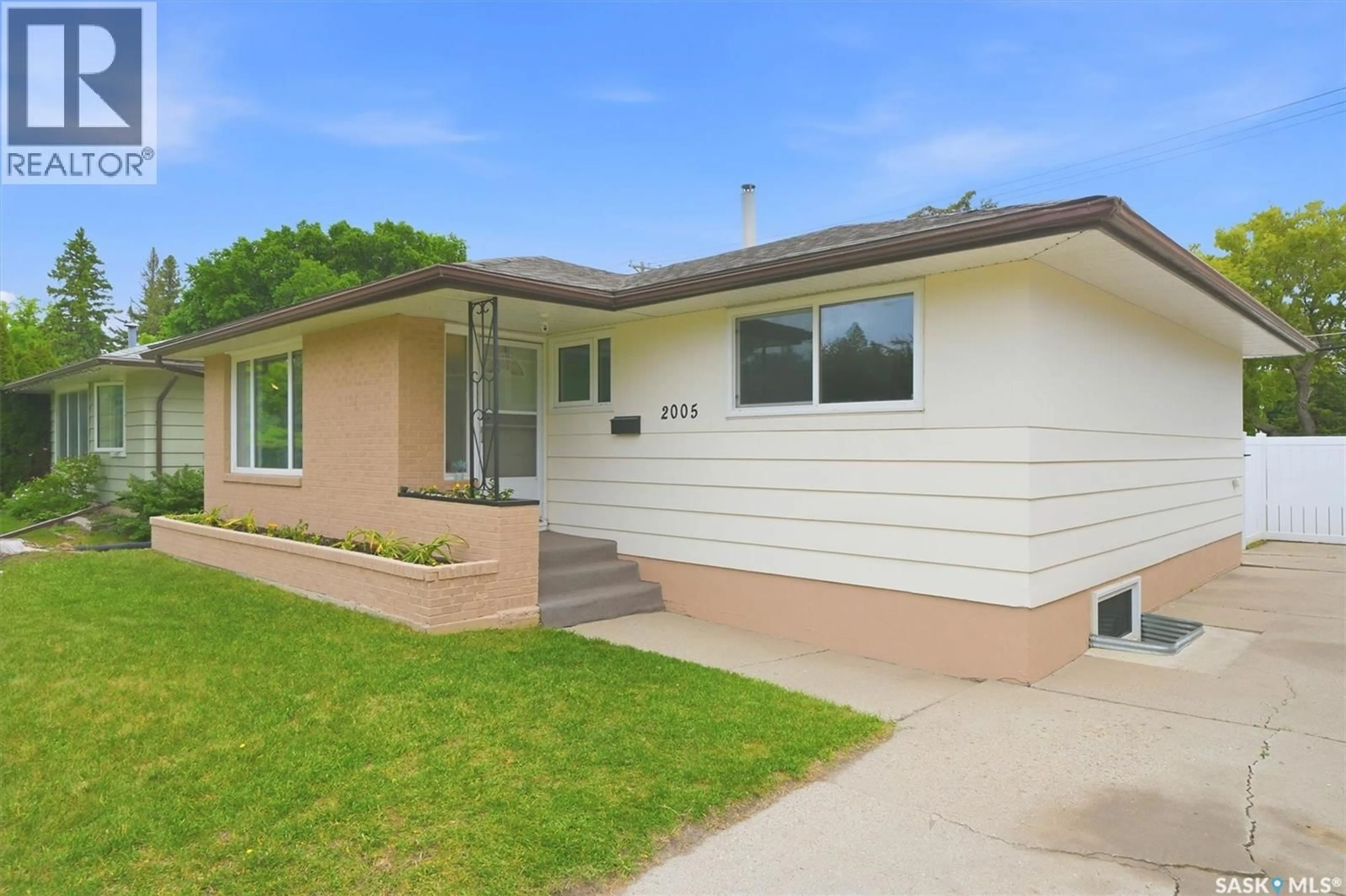Home with vinyl exterior material, street for 2005 CUMBERLAND AVENUE, Saskatoon Saskatchewan S7J1Y9