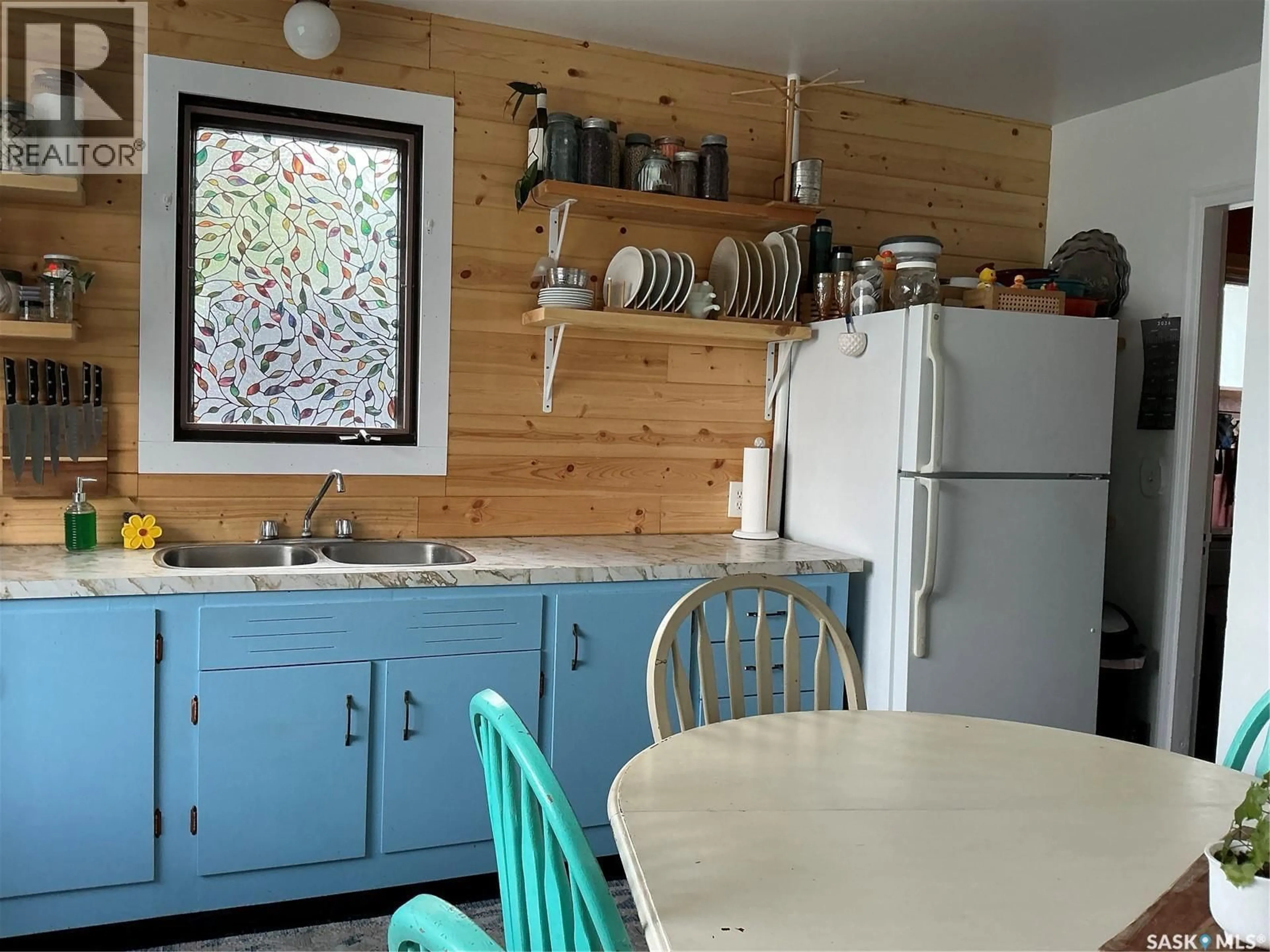 Standard kitchen, unknown for 325 CENTRE STREET, Coronach Saskatchewan S0H0Z0