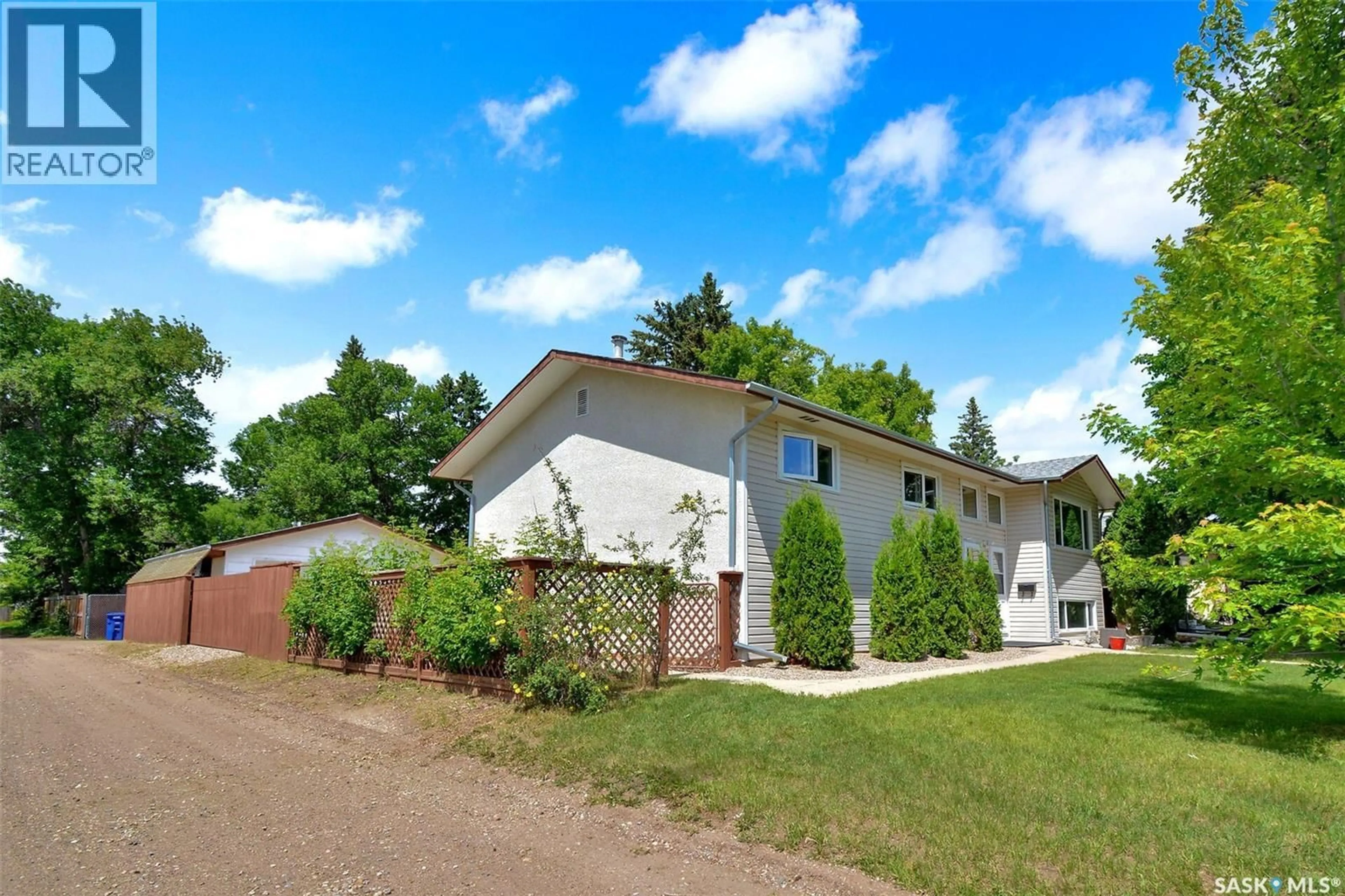 A pic from outside/outdoor area/front of a property/back of a property/a pic from drone, unknown for 1882 EASTHILL, Saskatoon Saskatchewan S7J3C3