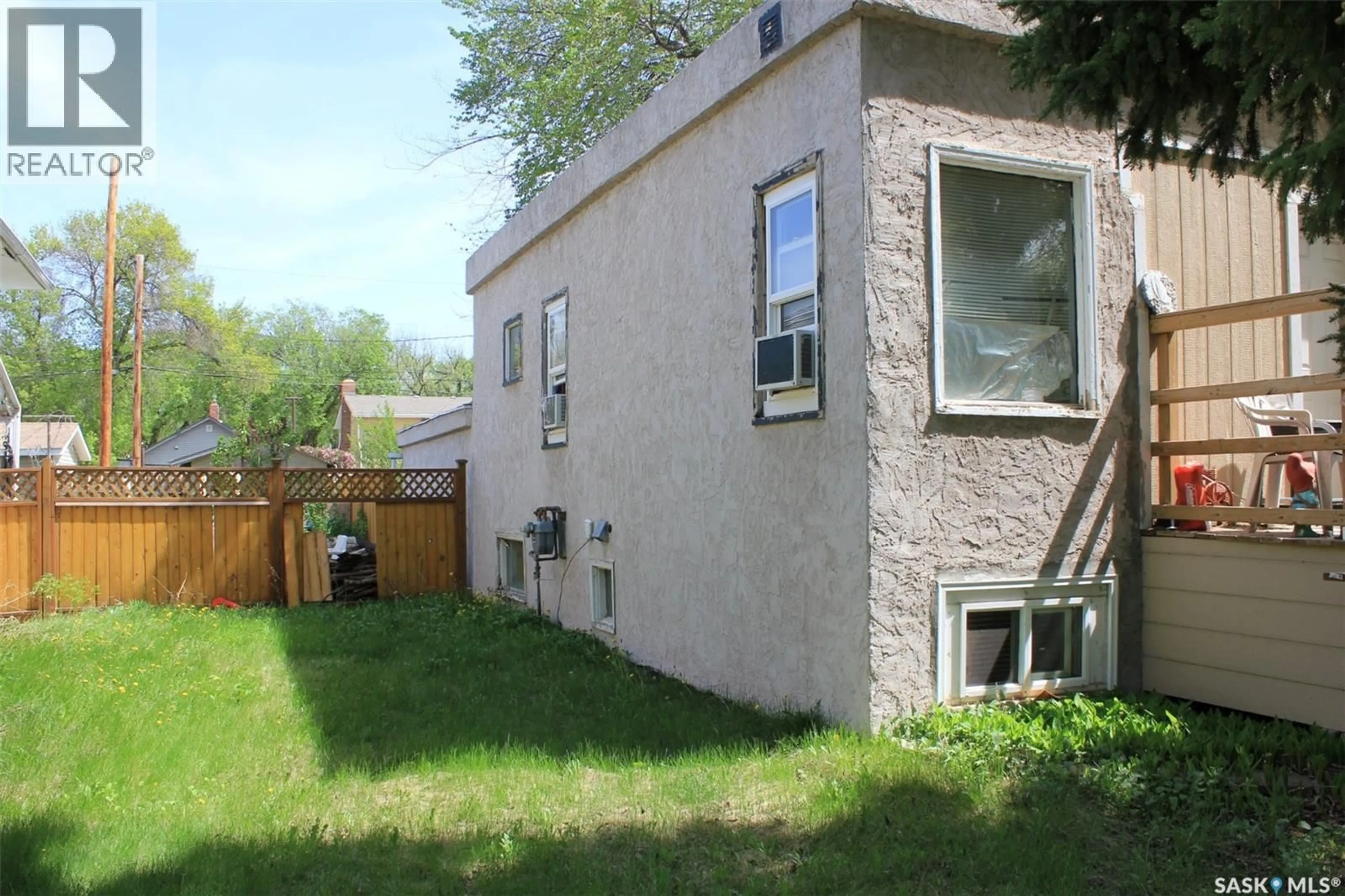 Patio, street for 804 F AVENUE, Saskatoon Saskatchewan S7L1W5