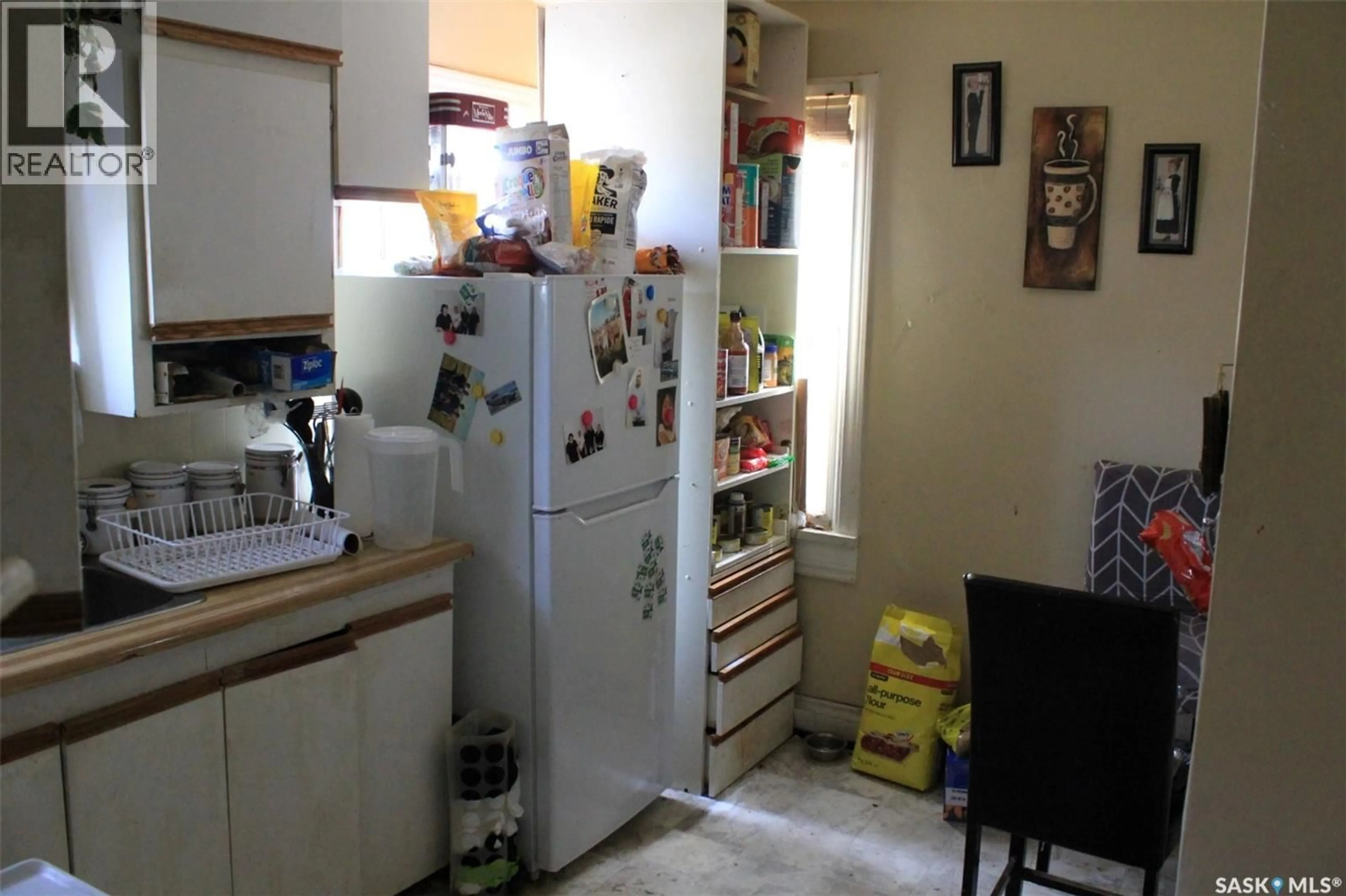 Standard kitchen, unknown for 804 F AVENUE, Saskatoon Saskatchewan S7L1W5