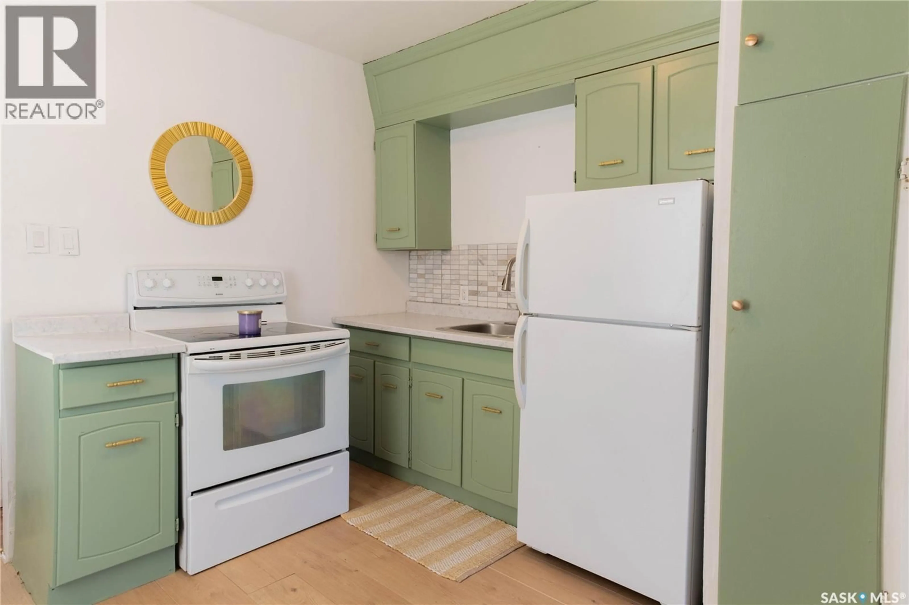Standard kitchen, unknown for 1175 QUEEN STREET, Regina Saskatchewan S4T4B3