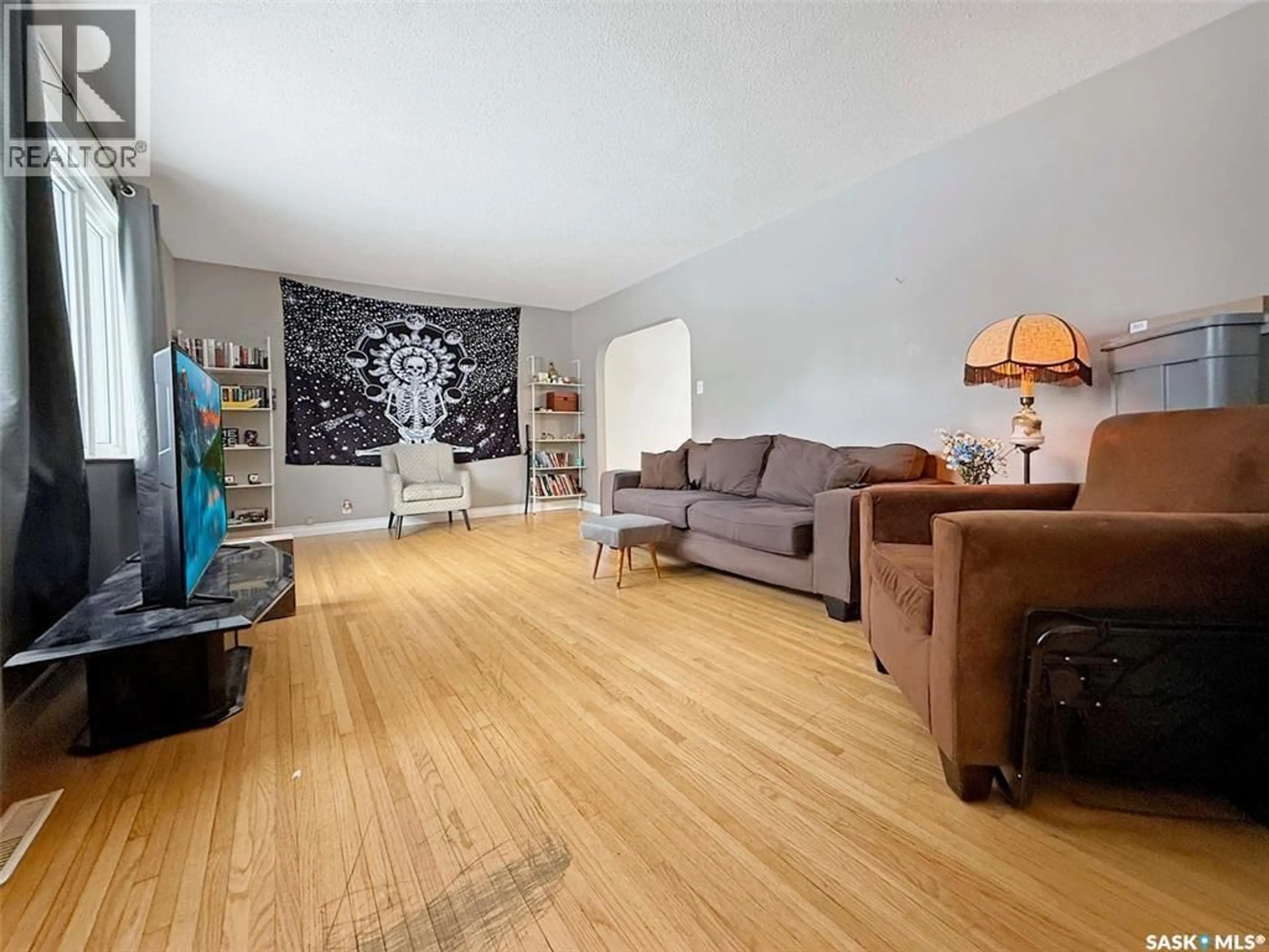 Living room with furniture, unknown for 271 14TH AVENUE, Swift Current Saskatchewan S9H2W8