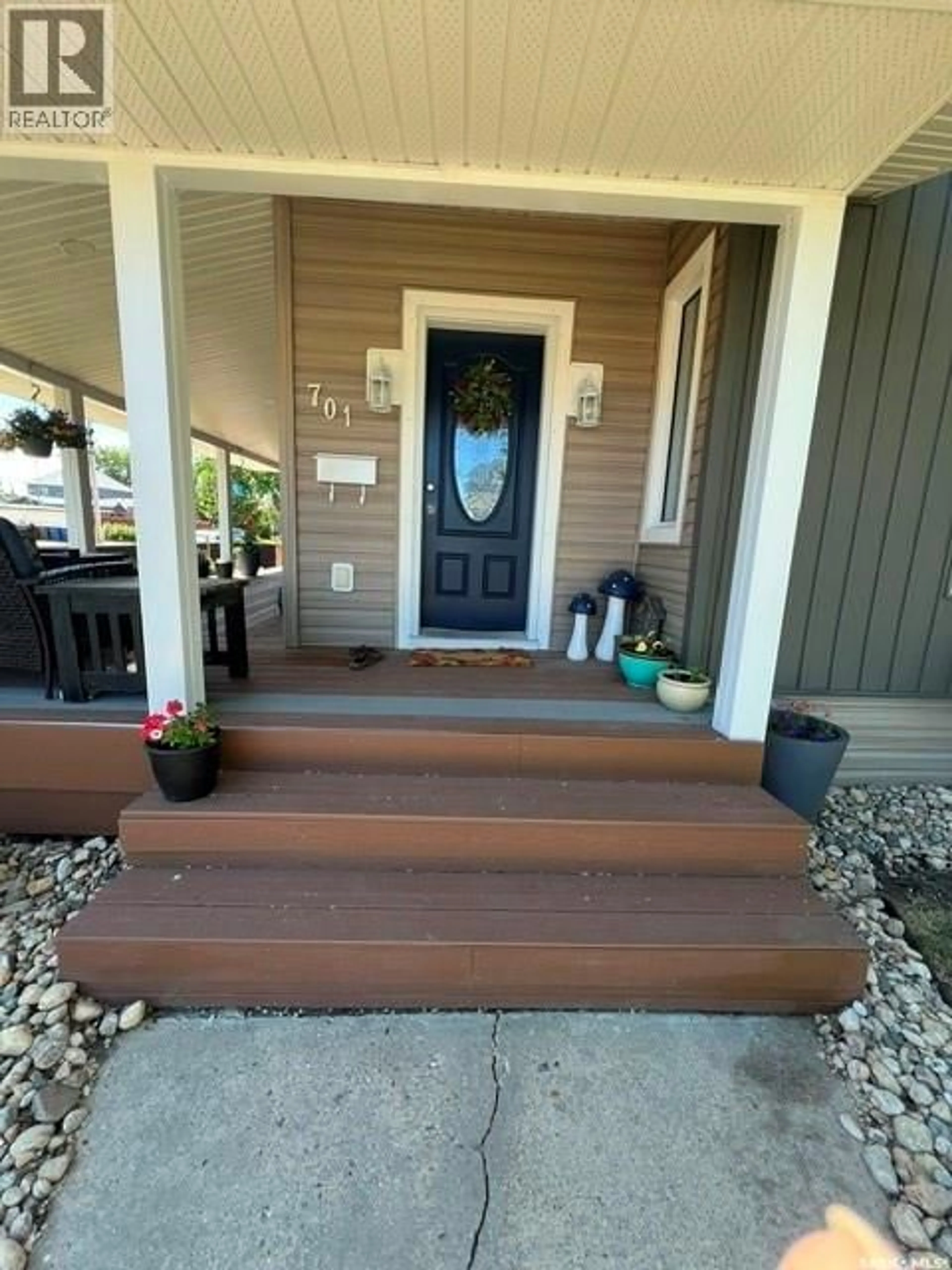 Indoor entryway for 701 10TH STREET, Humboldt Saskatchewan S0K2A0