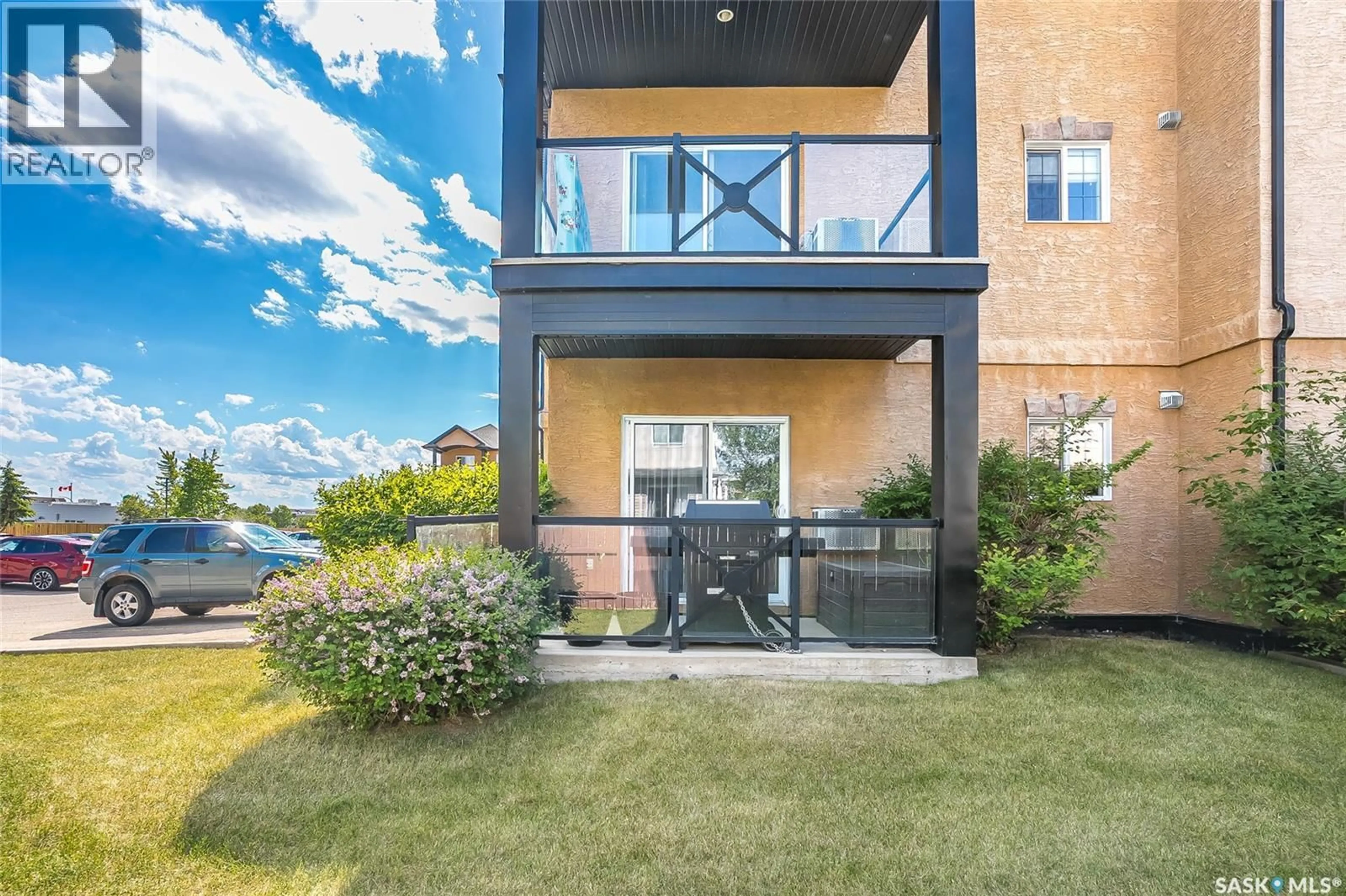 Patio, water/lake/river/ocean view for 116 326 HEROLD ROAD, Saskatoon Saskatchewan S7V0A2