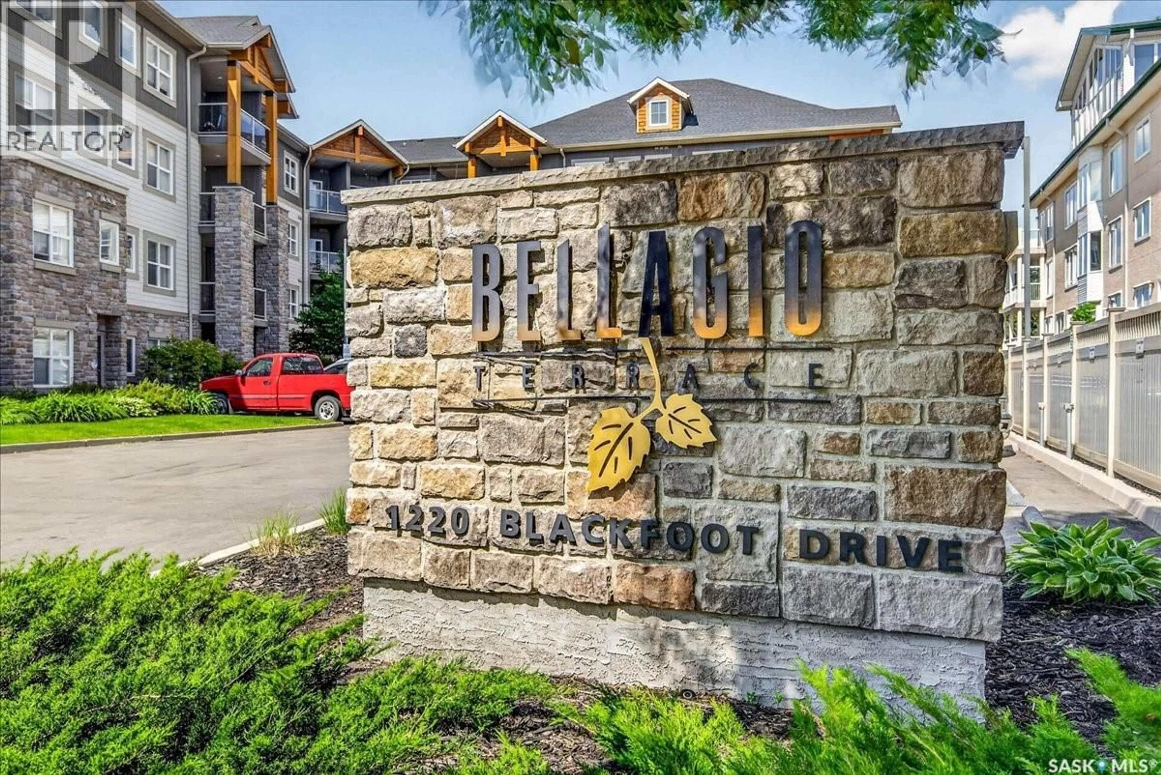 Patio, building for 211 - 1220 BLACKFOOT DRIVE, Regina Saskatchewan S4S6T2