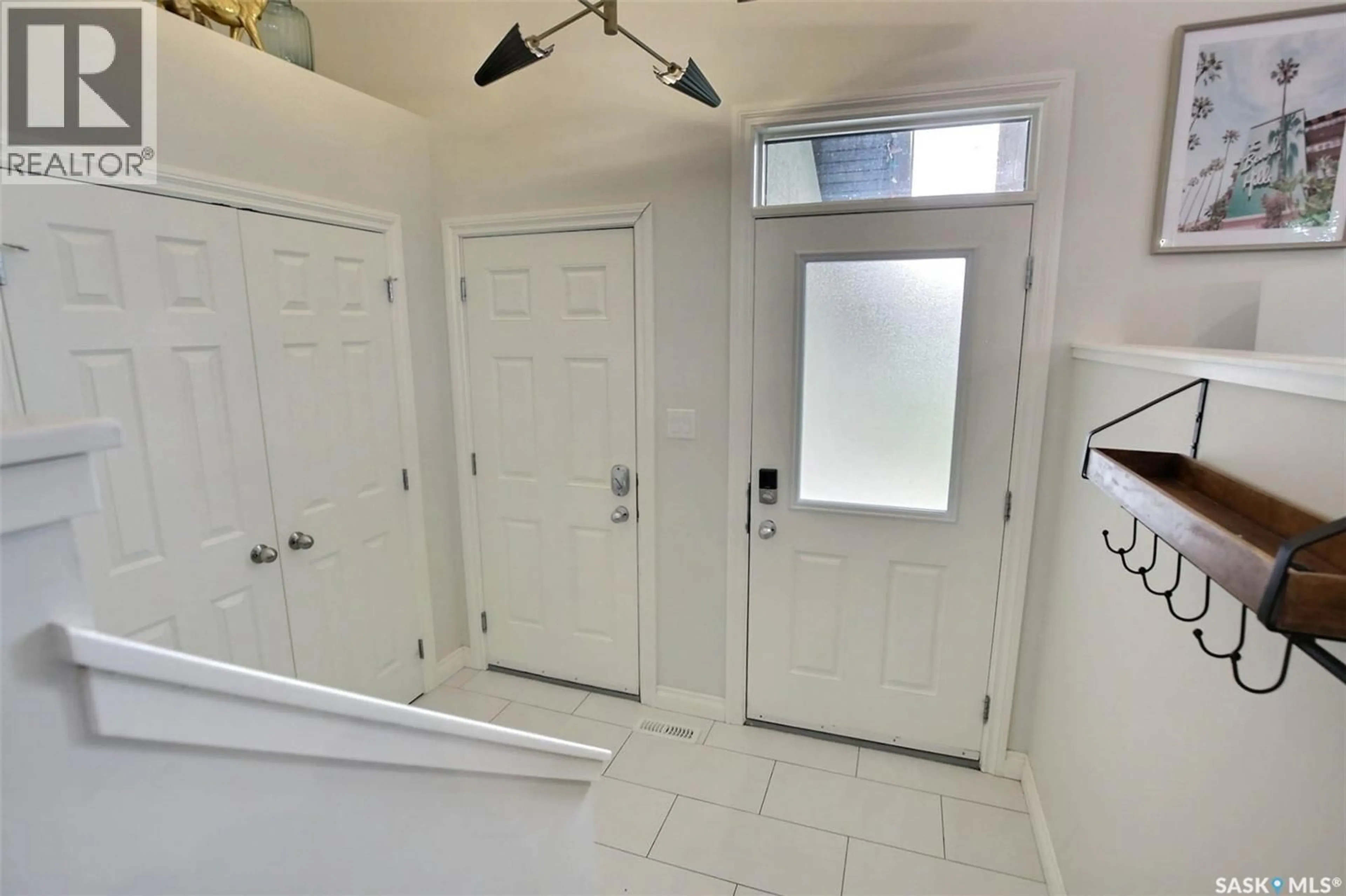 Indoor entryway for 15 YALE PLACE, White City Saskatchewan S4L0C7