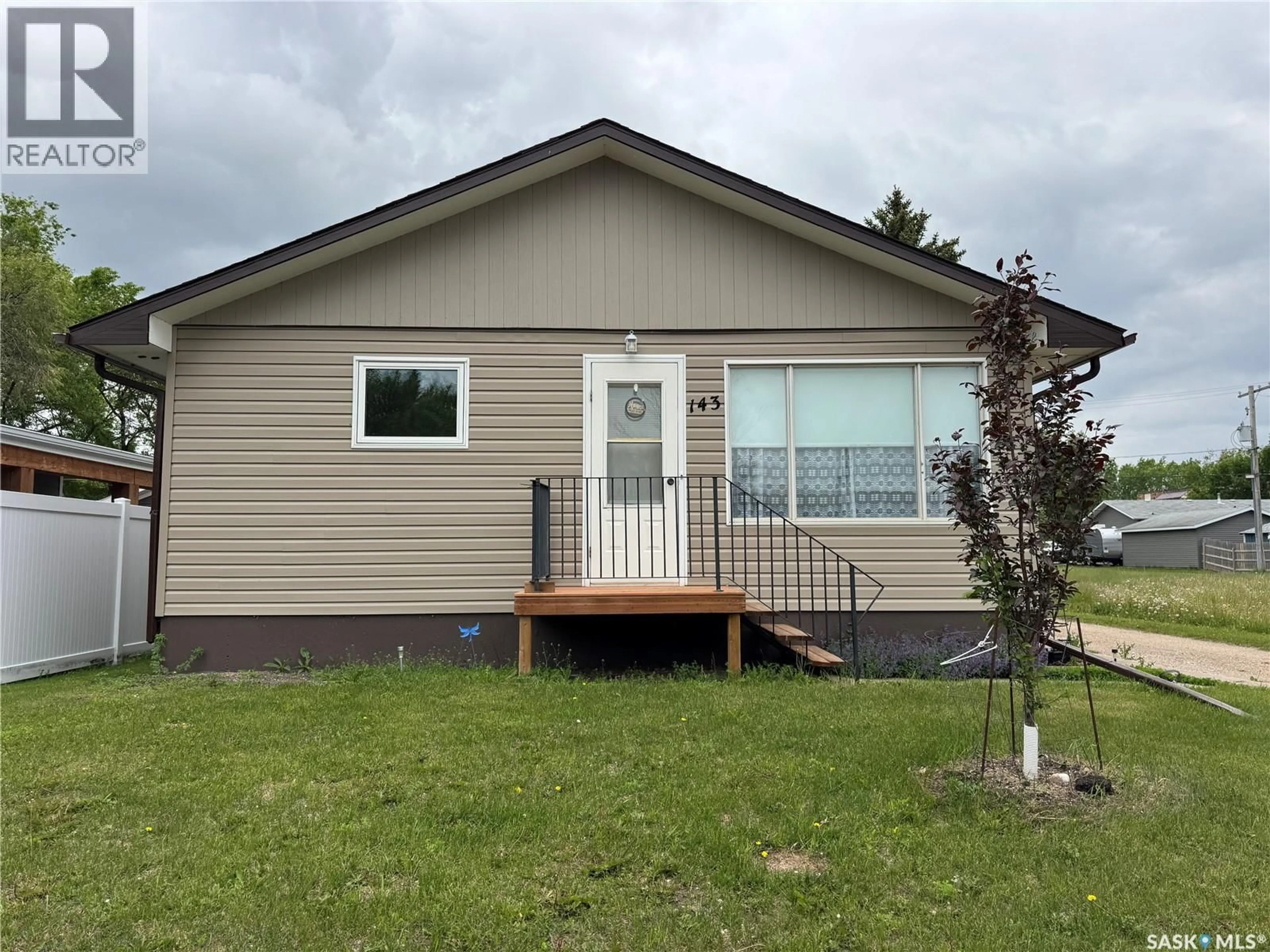 Home with vinyl exterior material, building for 143 BROADWAY STREET, Foam Lake Saskatchewan S0A1A0