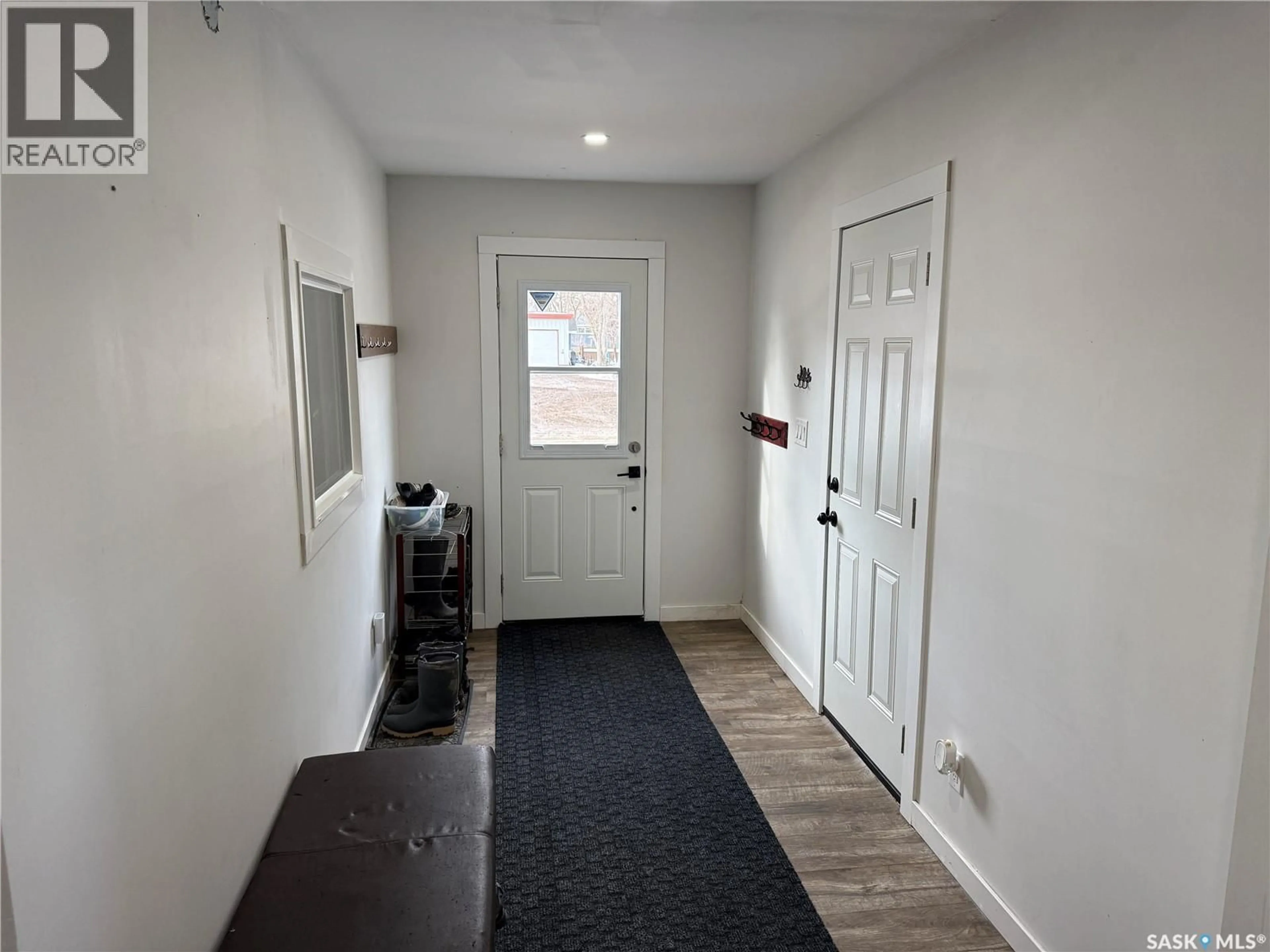 Indoor entryway for 450 6TH STREET, Craik Saskatchewan S0G0V0