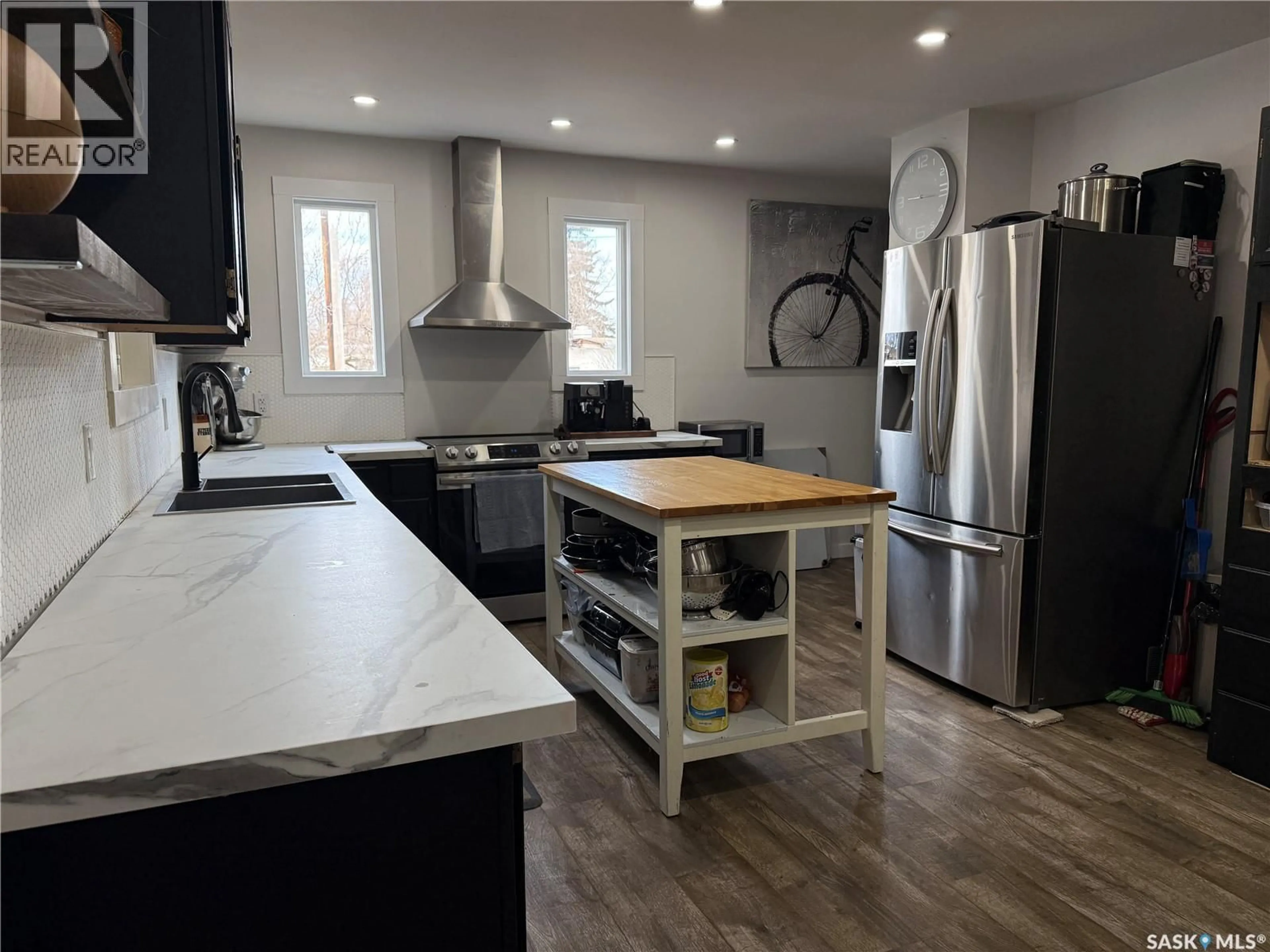 Open concept kitchen, unknown for 450 6TH STREET, Craik Saskatchewan S0G0V0