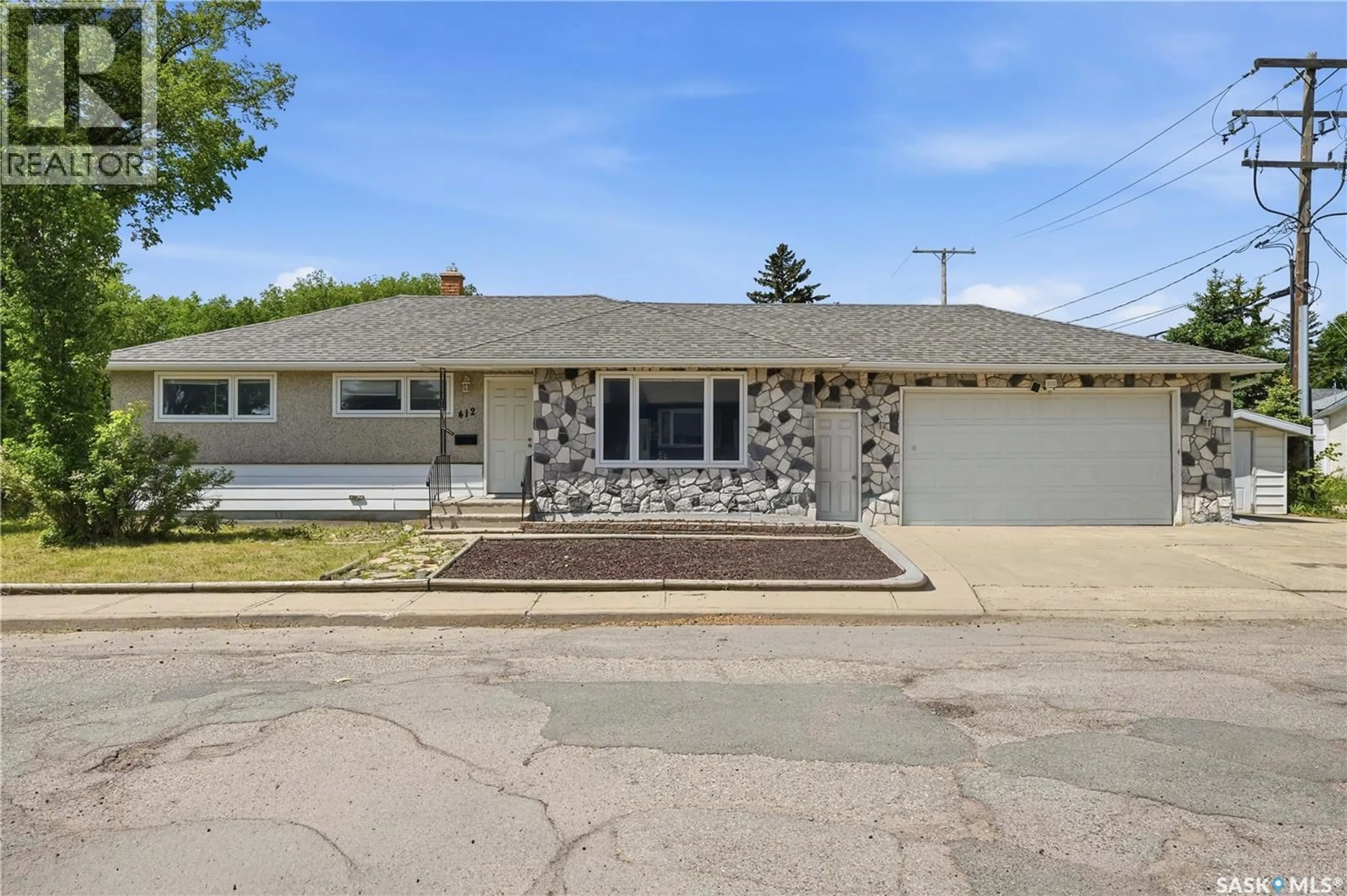 Home with vinyl exterior material, street for 412 MONTREAL STREET, Regina Saskatchewan S4R5C7